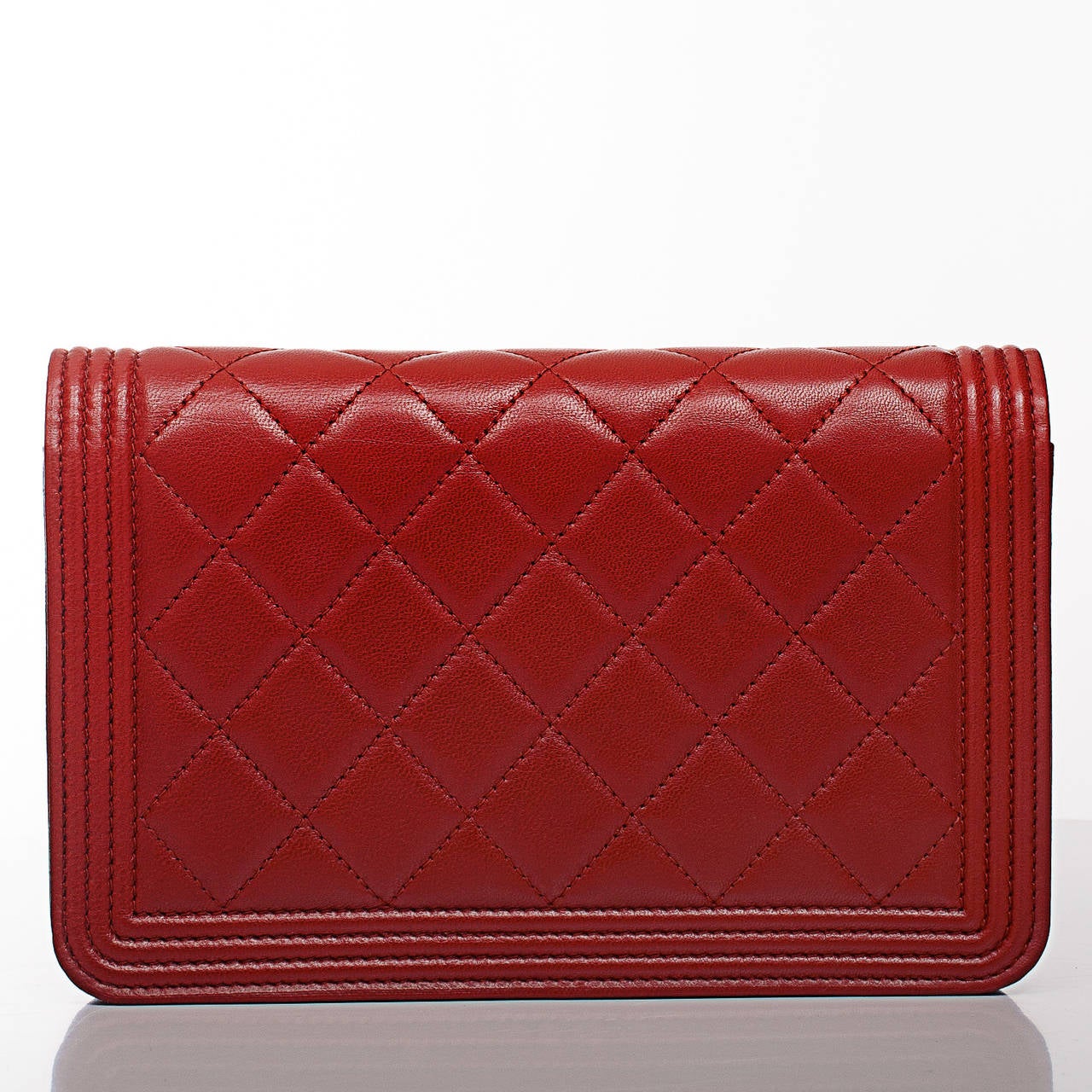 Chanel Red Quilted Lambskin Boy Wallet On Chain (WOC) In New Condition In New York, NY