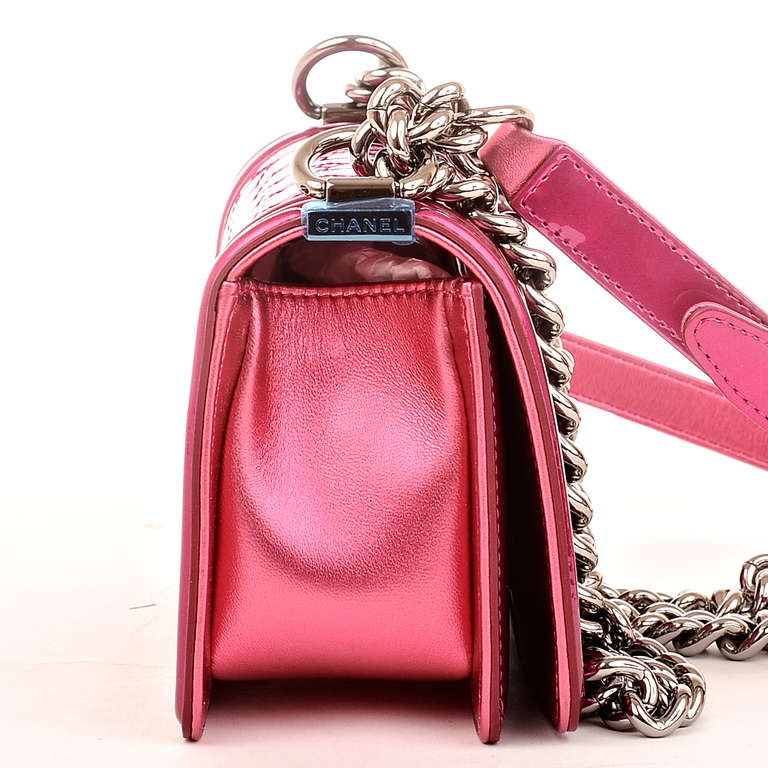 Chanel Metallic Fuchsia Pink Patent Small Boy Bag In New Condition In New York, NY