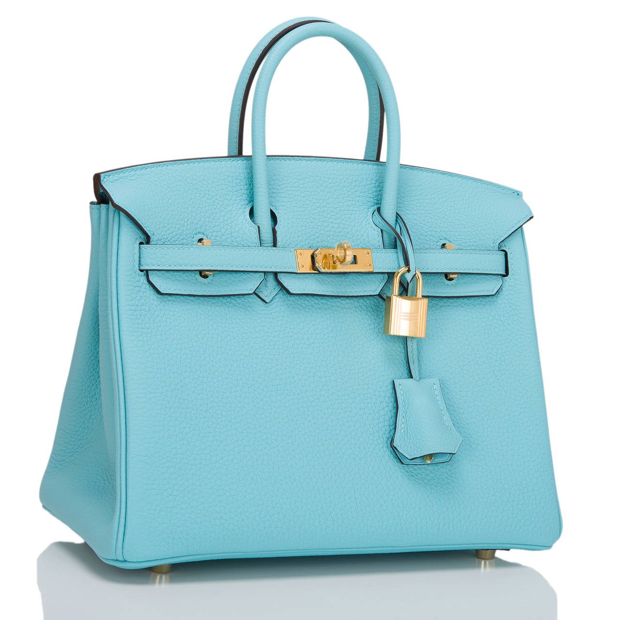 Hermes Blue Atoll Birkin 25cm in togo leather with gold hardware.

This style features tonal stitching, front toggle closure, clochette with lock and two keys, and double rolled handles.

The interior is lined in Blue Atoll chevre with one zip