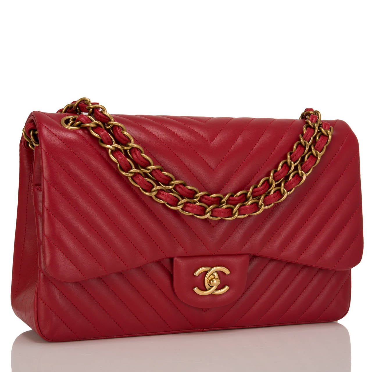 This limited edition Chanel Dark Red Chevron Jumble double flap bag in quilted lambskin leather and aged gold tone hardware is an edgy take on the iconic Chanel Classic bag. It features a front flap with signature CC turnlock closure, half moon back