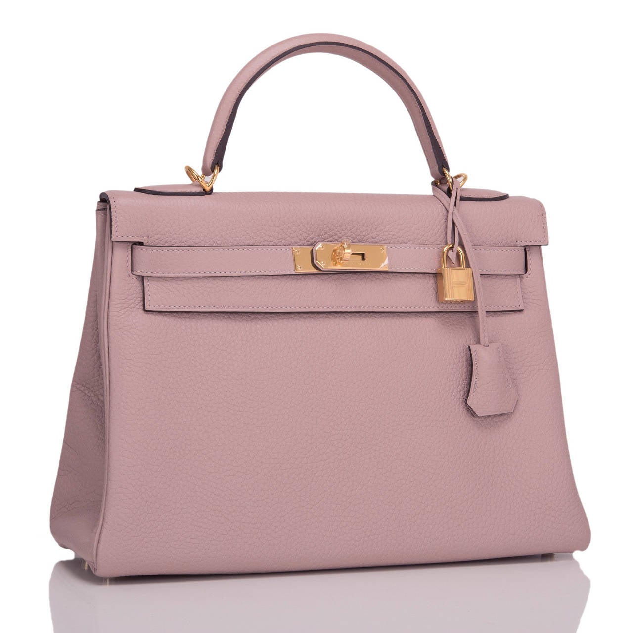Hermes Glycine Kelly 32cm in clemence leather with gold hardware.

This Kelly features tonal stitching, front toggle closure, a clochette with lock and two keys and a single rolled handle. The interior is lined in Gris T chevre and features one