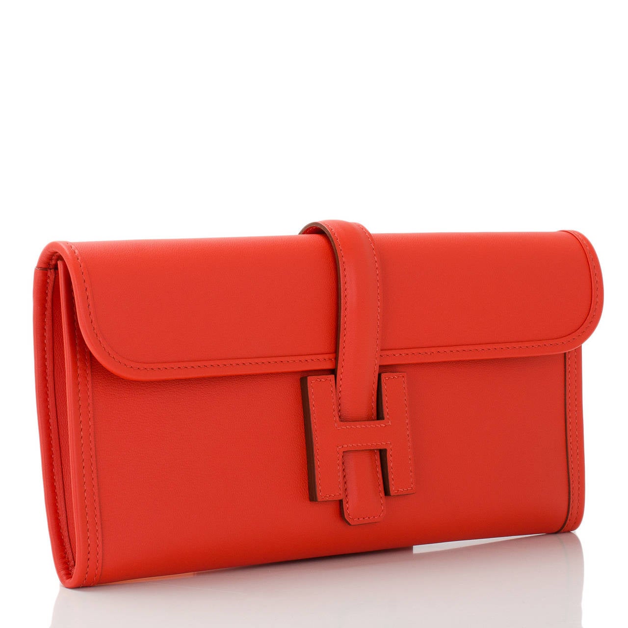 Hermes Capucine swift leather Jige Elan clutch 29cm

This style features tonal stitching and front "H" pullover tab closure.

The interior is lined in Capucine lambskin leather.

Collection: R square

Origin: France

Condition: