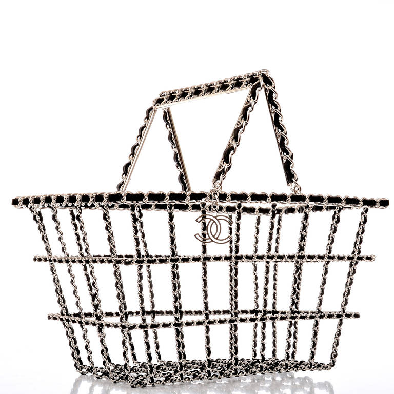 Chanel limited edition signature black leather and silvertone chain link grocery basket with front dangling CC charm and two top handles. Stamped Chanel 14K Made in Italy. As seen on the runway.

Collection: 20-series 

Origin: Italy