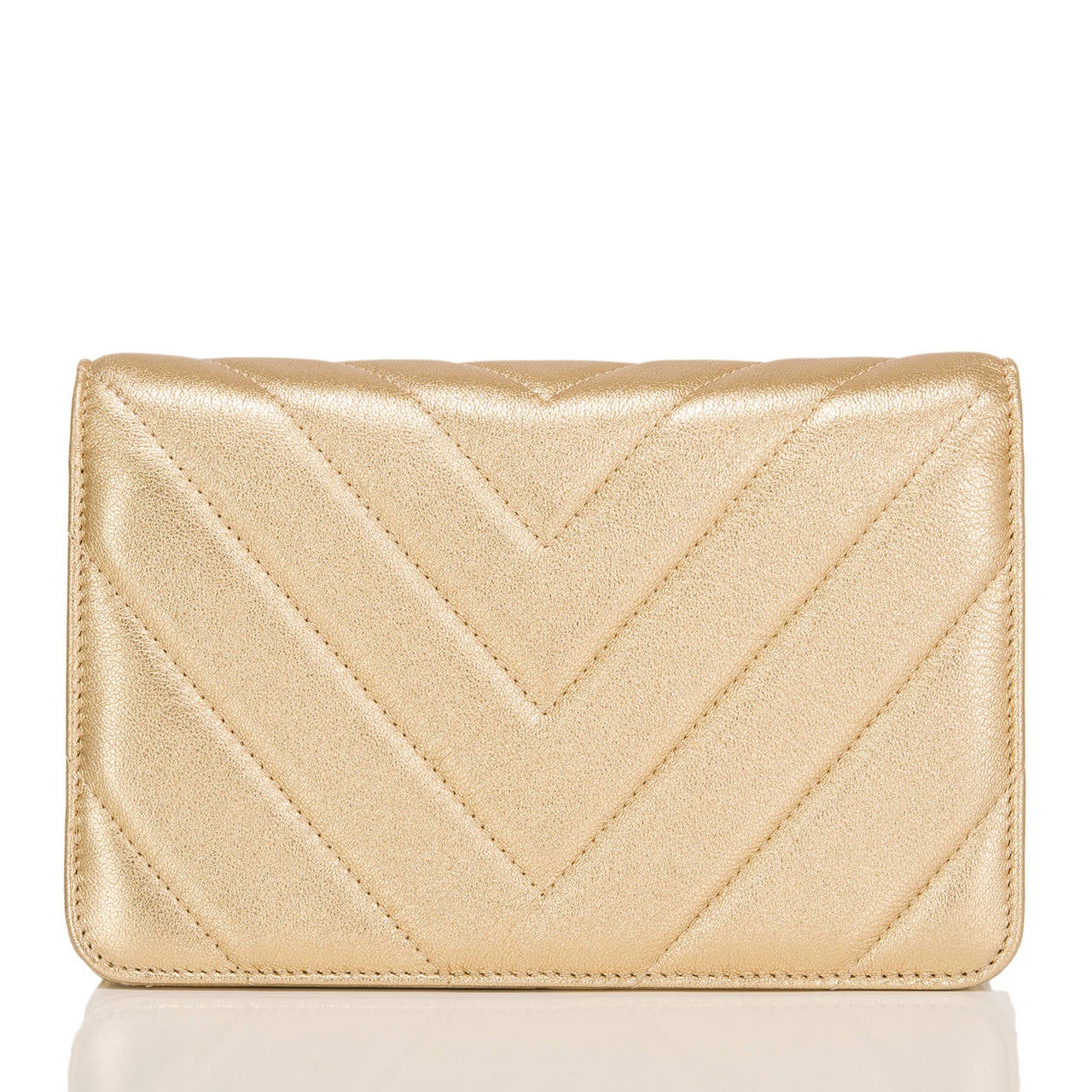 Chanel Gold Chevron Wallet On Chain (WOC) In New Condition In New York, NY