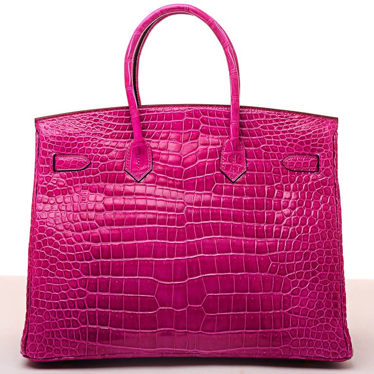 Hermes Rose Scheherazade Porosus Crocodile Birkin 35cm with gold hardware.

This rare style features tonal stitching, a front toggle closure, a clochette with lock and two keys, and double rolled handles,

The interior is lined in Rose