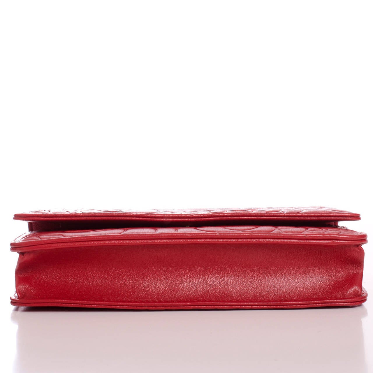 Chanel Red Lambskin Camellia Wallet On Chain (WOC) In New Condition In New York, NY