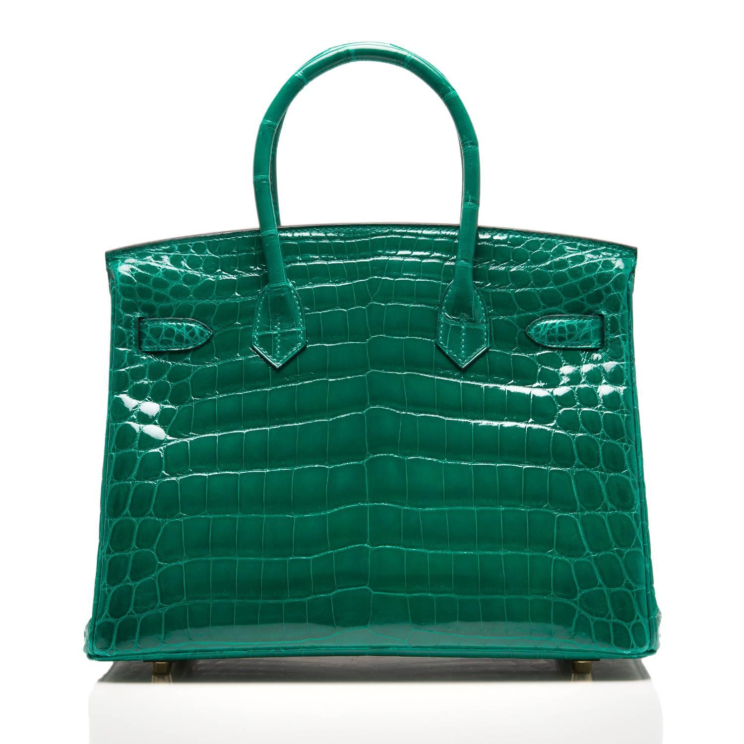 Hermes Emerald (Vert Emerude) Shiny Nilo Crocodile Birkin 30cm Gold Hardware In New Condition In New York, NY
