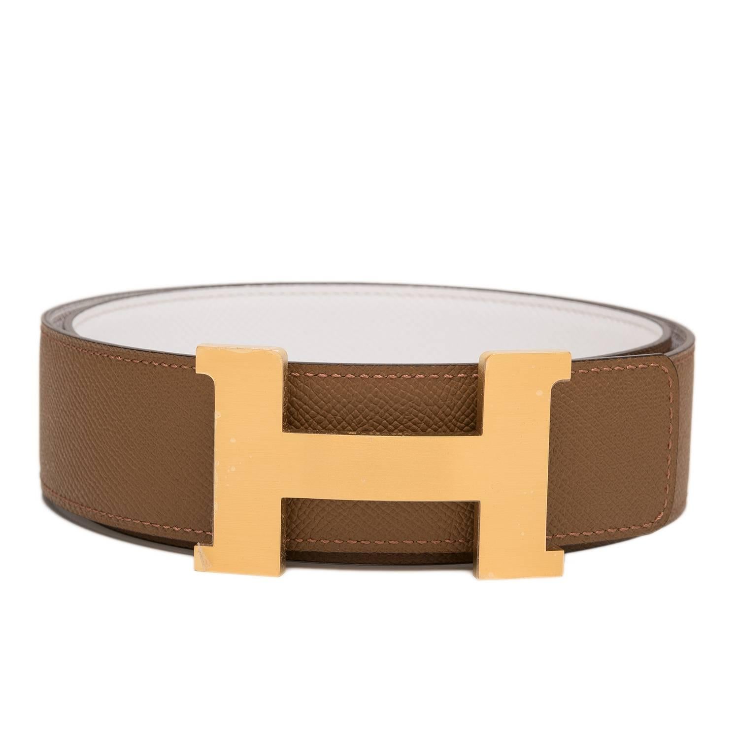 Hermes belt kit comprising an adjustable wide 42mm Constance H belt of white epsom leather with tonal stitching reversing to Azelan epsom leather with tonal stitching accompanied by a removable brushed gold gold H buckle.

Origin: