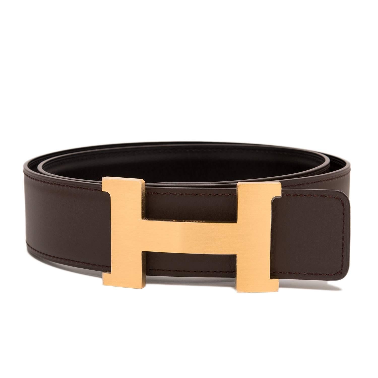 Hermes belt kit comprising an adjustable wide 42mm Constance H belt of black calfskin with tonal stitching reversing to chocolate calfskin leather with tonal stitching accompanied by a removable brushed gold H buckle.

Origin: France

Condition: