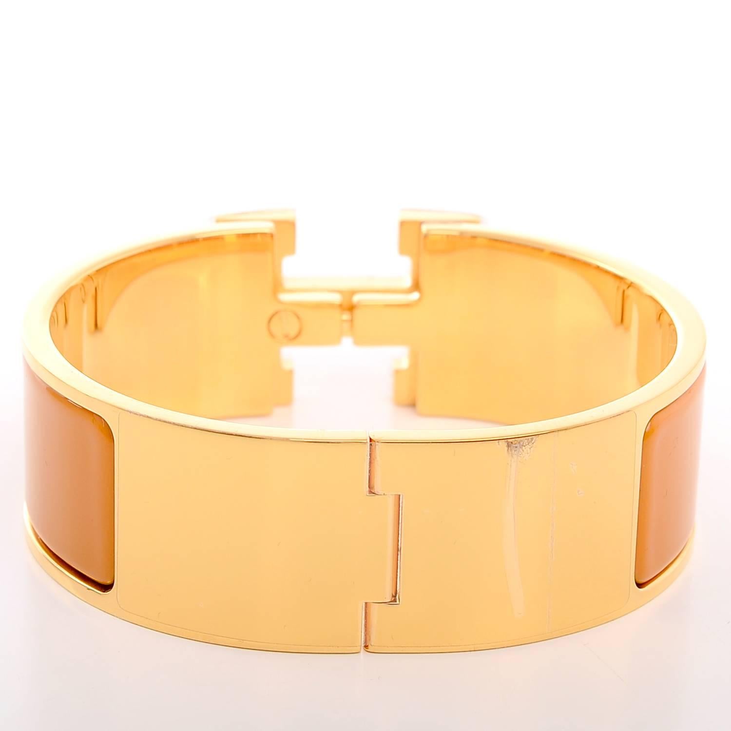 Hermes Turmeric Clic Clac H Wide Enamel Bracelet PM In New Condition In New York, NY