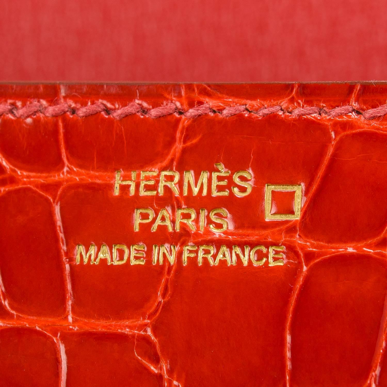 Hermes Shiny Sanguine Alligator Medor Clutch 23cm In New Condition For Sale In New York, NY
