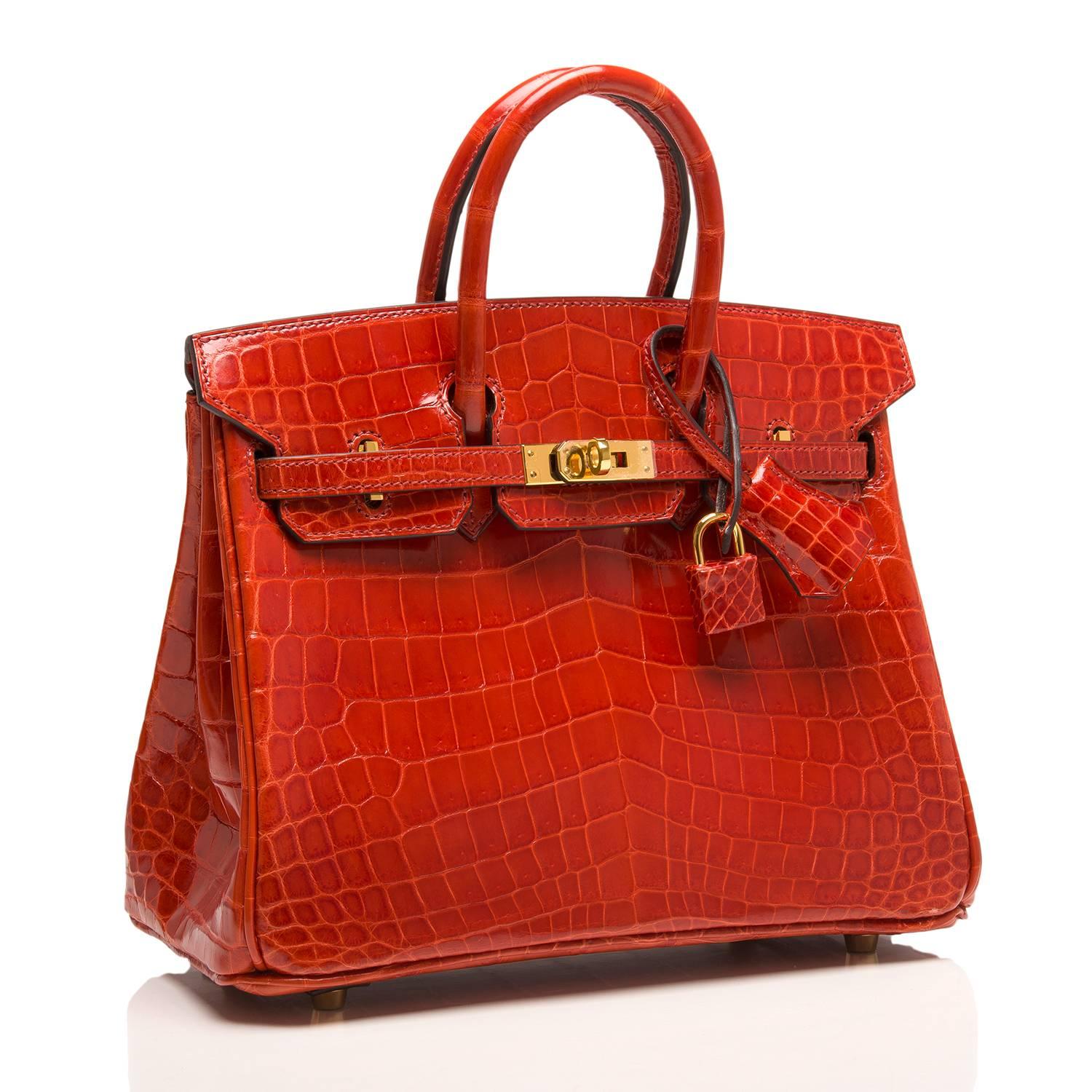 Hermes Sanguine Birkin 25cm in shiny niloticus crocodile with gold hardware.

This style features tonal stitching, front toggle closure, clochette with lock and two keys, and double rolled handles.

The interior is lined in Sanguine chevre with