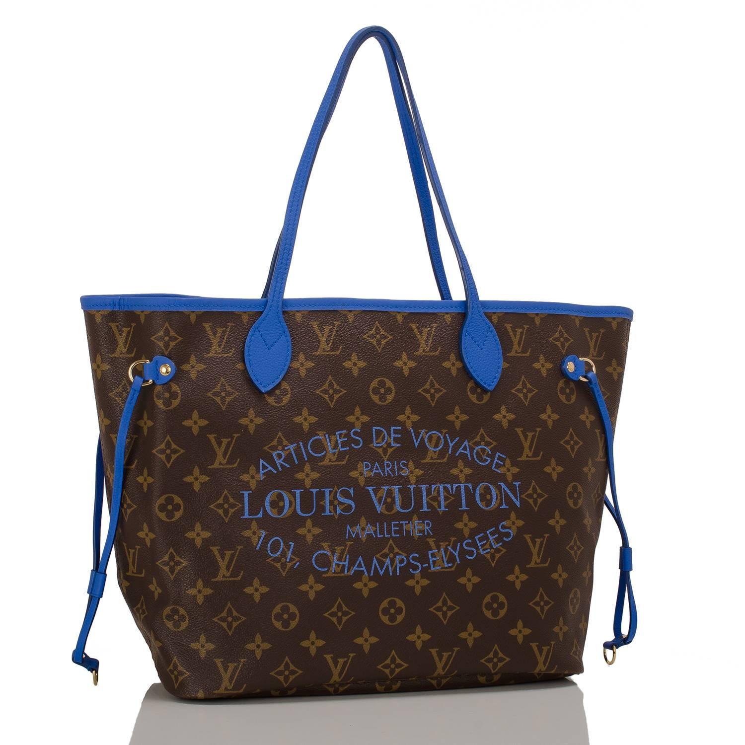 Louis Vuitton Limited Edition Articles De Voyage Ikat Neverfull MM in Grand Bleu.

Diese klassische Tasche besteht aus beschichtetem Louis Vuitton Monogram Canvas mit Articles De Voyage und Louis Vuitton Siebdruck auf beiden Seiten in Grand Bleu,