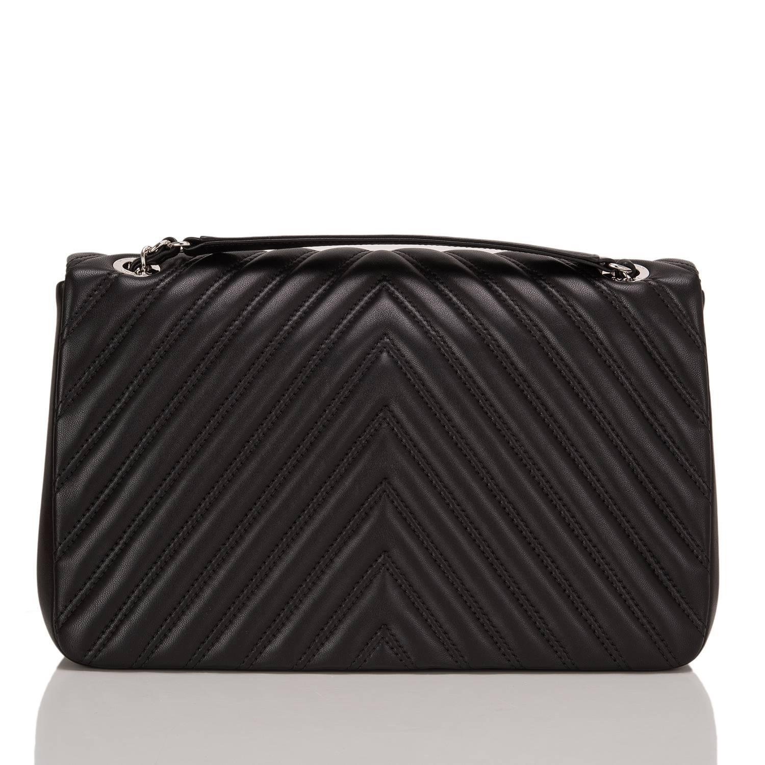 Chanel Black Chevron Lambskin Jumbo Flap Bag In New Condition In New York, NY
