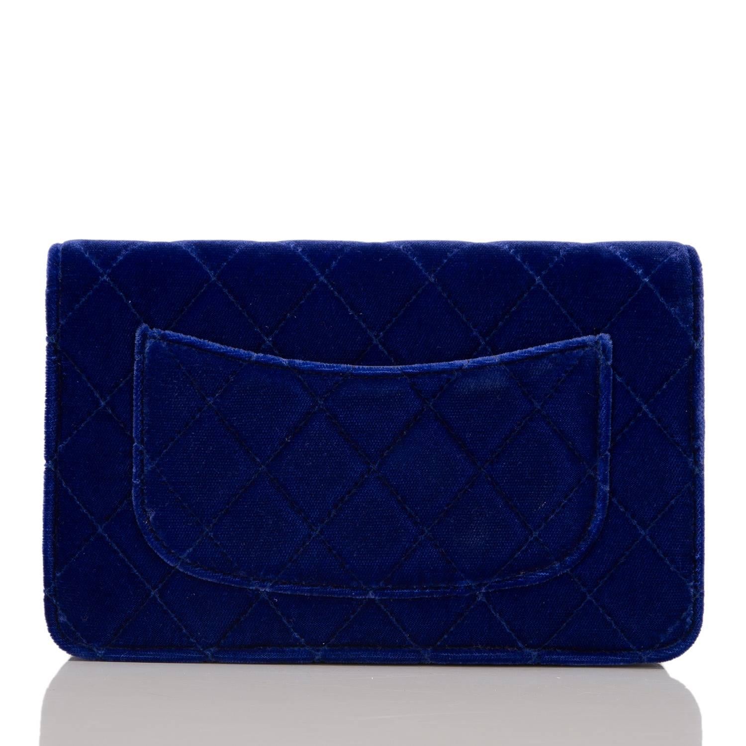 Chanel Electric Blue Velvet Classic Quilted Wallet On Chain (WOC) In New Condition In New York, NY