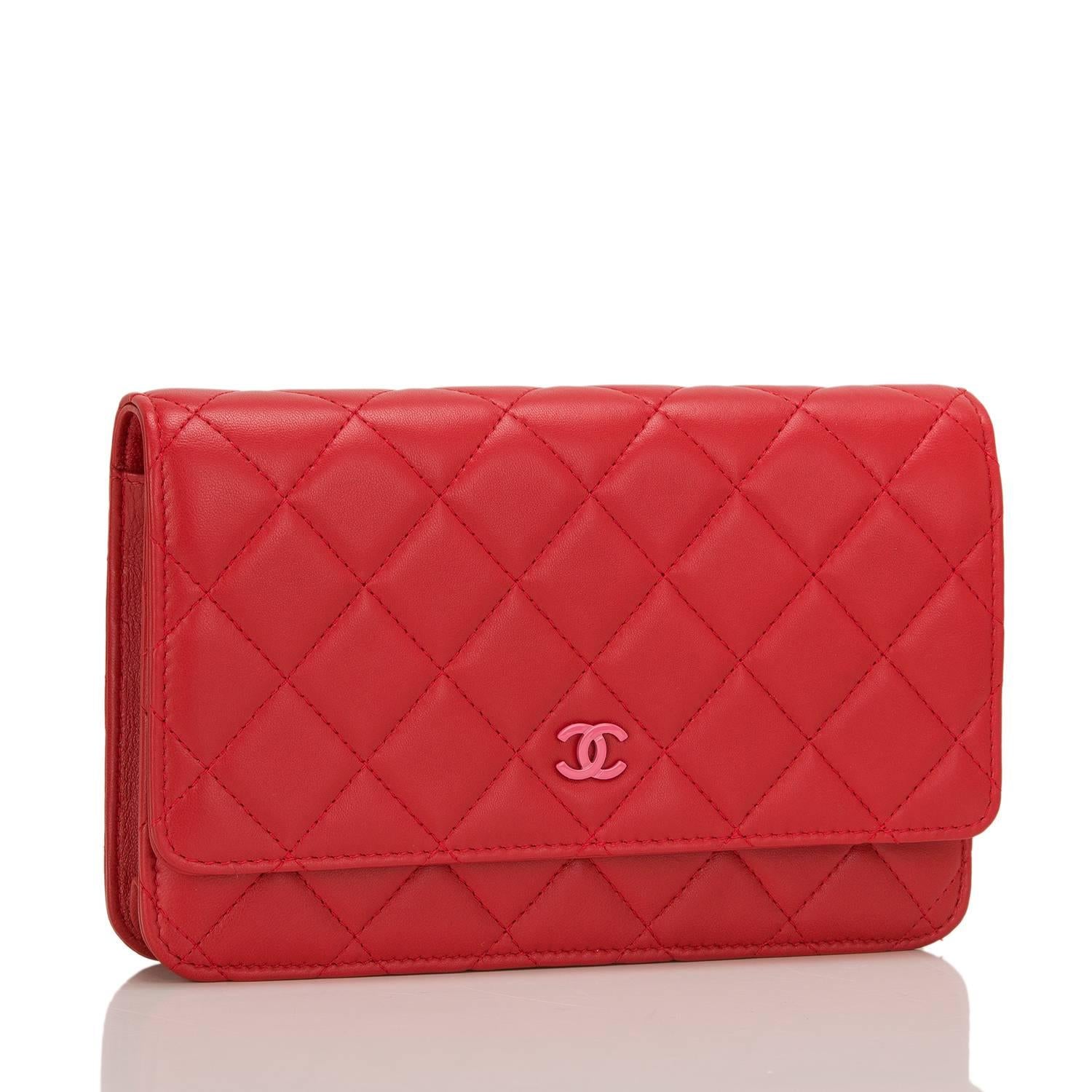 Chanel Bi-color Red Quilted Lambskin Wallet On Chain with Pink CC In New Condition In New York, NY