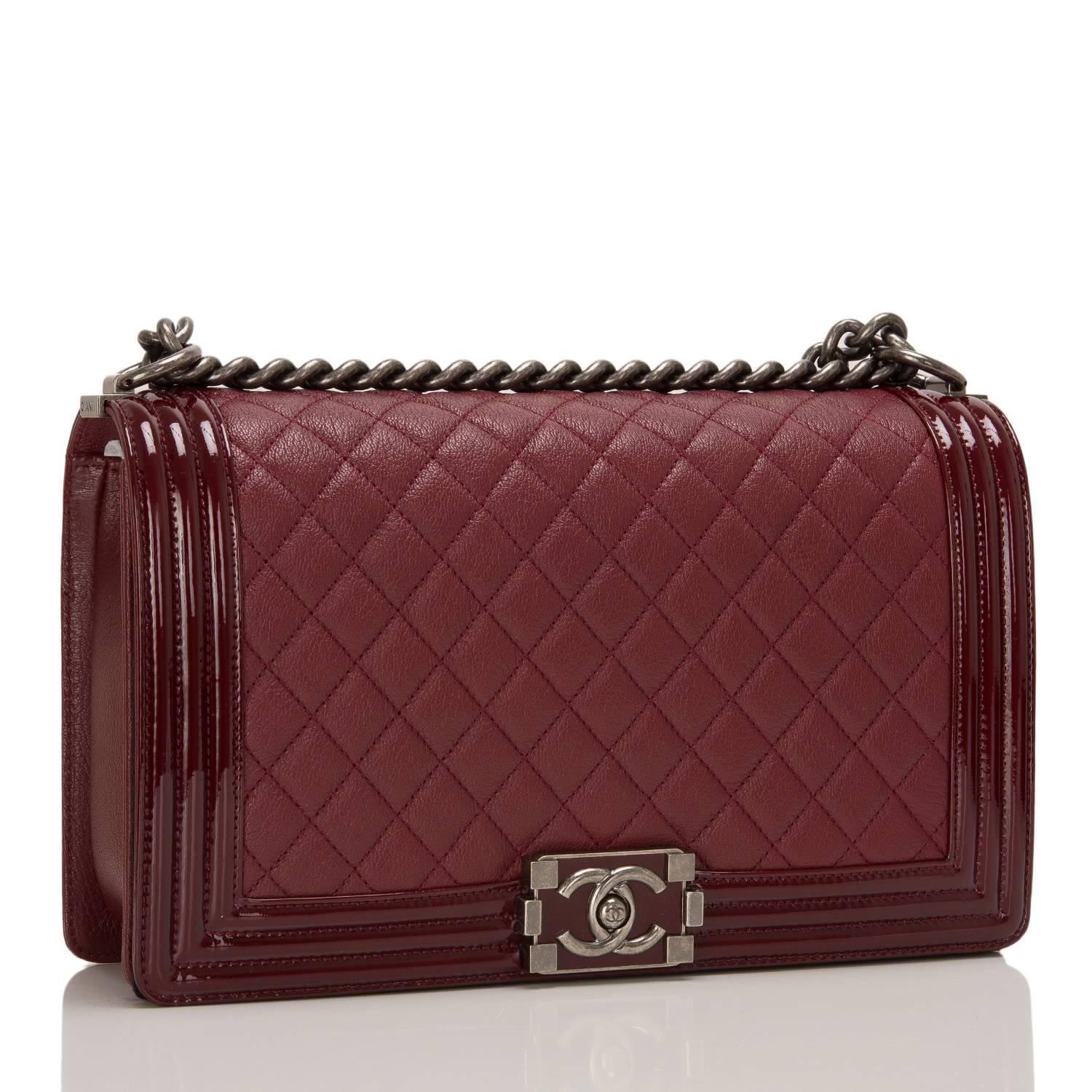 This Chanel New Medium Boy bag is made of burgundy quilted goatskin leather and accented with patent leather trim and aged ruthenium hardware.

The bag features a full front flap with a unique CC logo closure in a lacquered gloss, patent leather