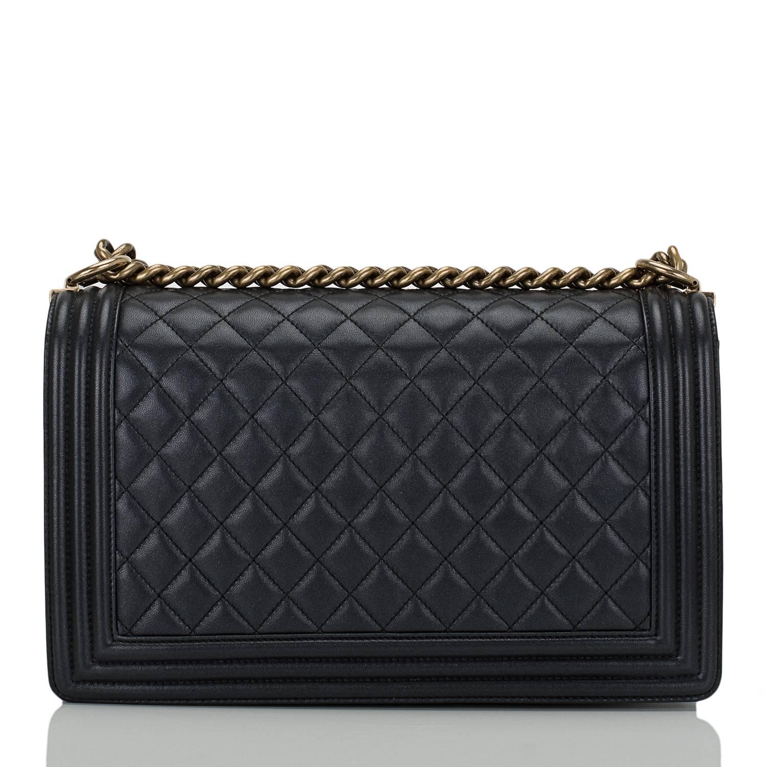 Chanel Black Pearly Quilted Lambskin Large Boy Bag In New Condition In New York, NY