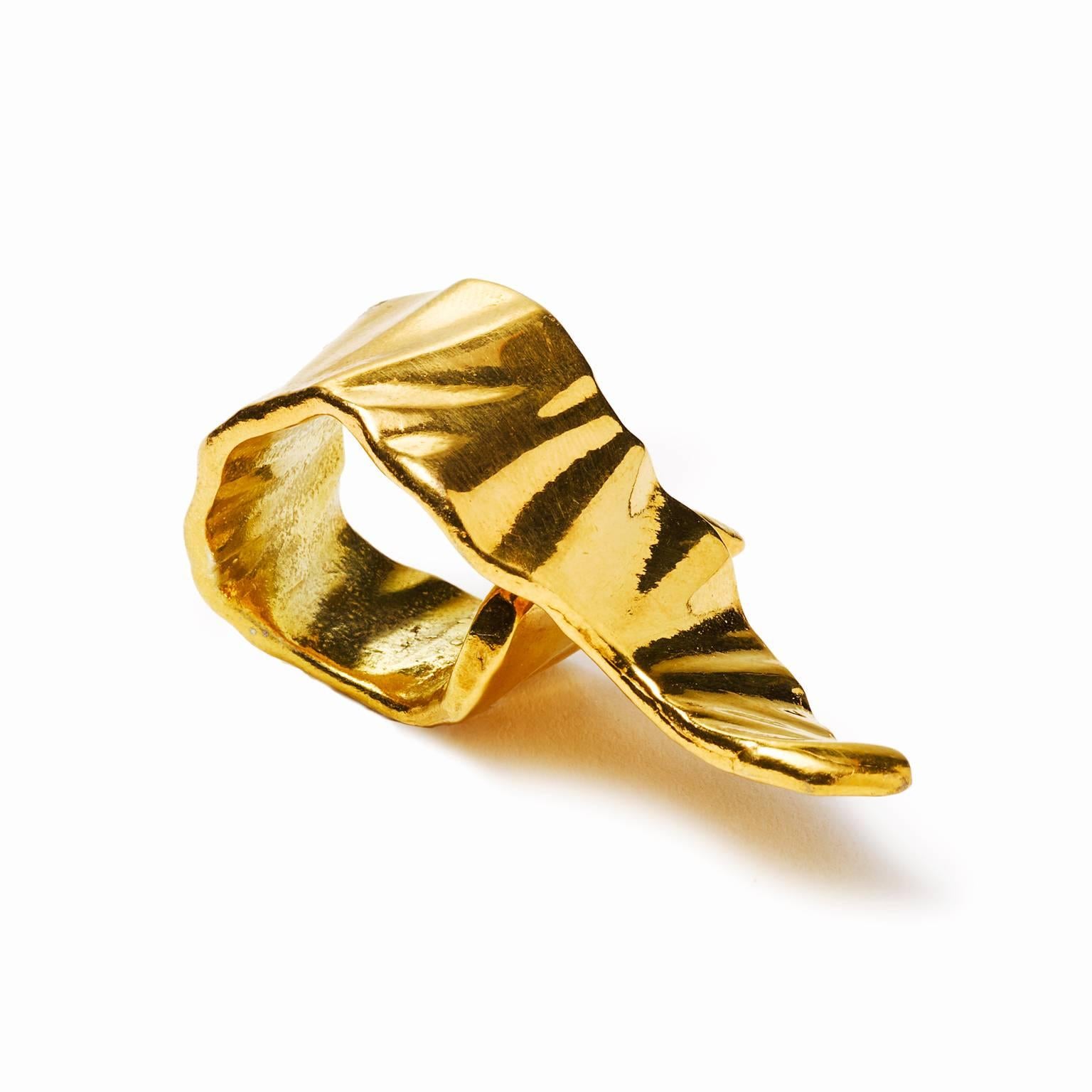 Gold Plated Ribbon Ring  In New Condition For Sale In New York, NY