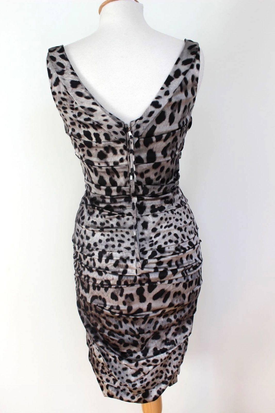 Dolce & Gabbana Black Grey Ruched Stretch Leopard Dress 40 uk 8 

Dolce and Gabbana epitomises high glamour, femininity and va-va-voom. 

As seen on countless celebrities

Make a powerful party statement in this slinky, figure-hugging leopard