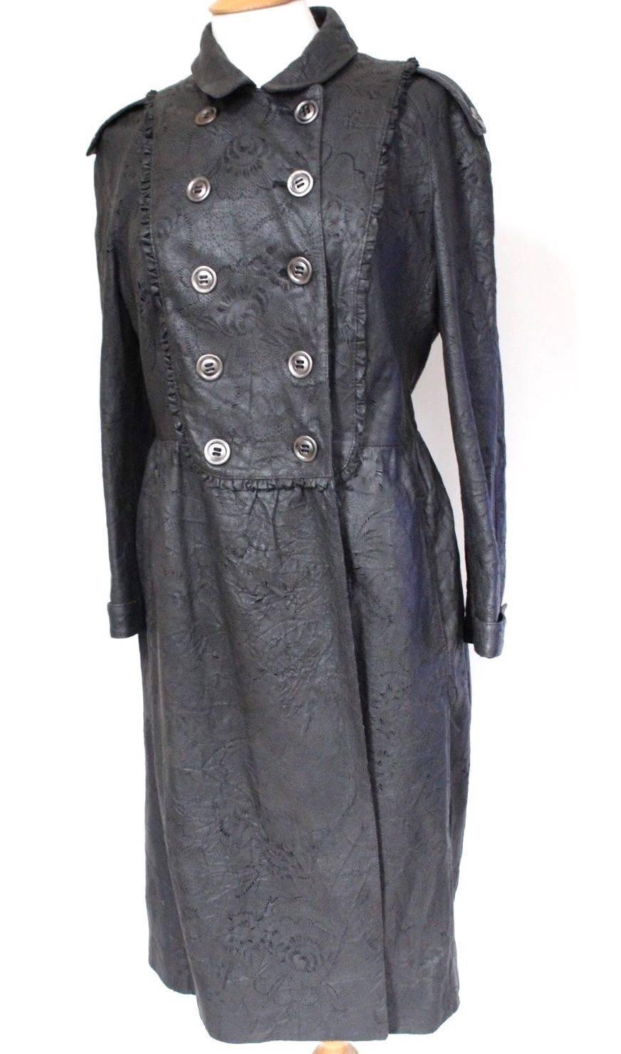 £3880 Burberry Prorsum Charcoal Lazer Cut lace Leather Trench Coat UK 12
Stunning leather coat from Burberry, featuring later cut detail with frill leather trim 
Double breasted, botton closure, fully lined
Length 37 inches, sleeve 23 inches,