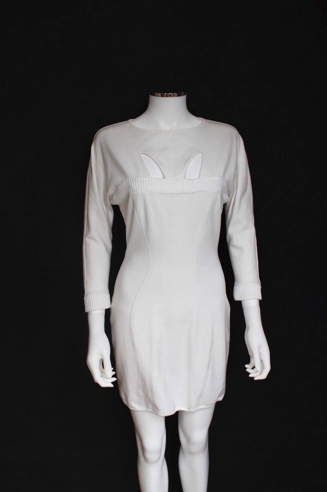 Terry Mugler Vintage White Cut Out Stretch Dress 44
Vintage dress from Terry Mugler featuring cut out detail to the front with ribbed trim
Long sleeves, zip fastening to the back 
Full length 33 inches, chest 17 inches across, waist 13 inches