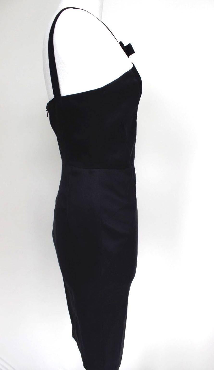 Versace Little Black V Neck Dress 38 uk 6 In Excellent Condition For Sale In London, GB