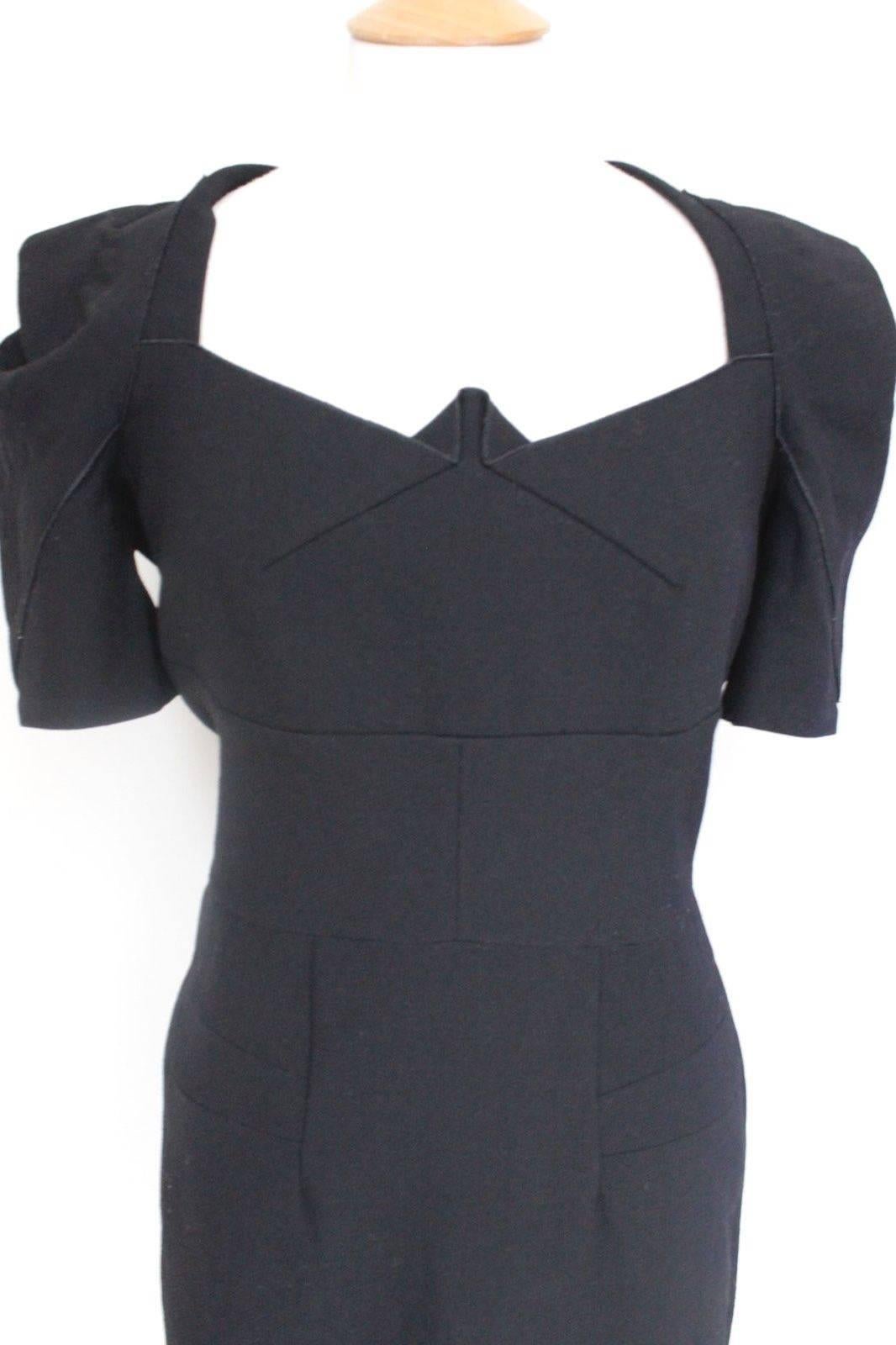 Roland Mouret RM Artemis Black Iconic Celebrity Dress UK 8

Details No-one does figure-cinching style quite like Roland Mouret - this little black dress is a classic example. 

Black wool blend , square neck, folded structured shoulders, pleating at