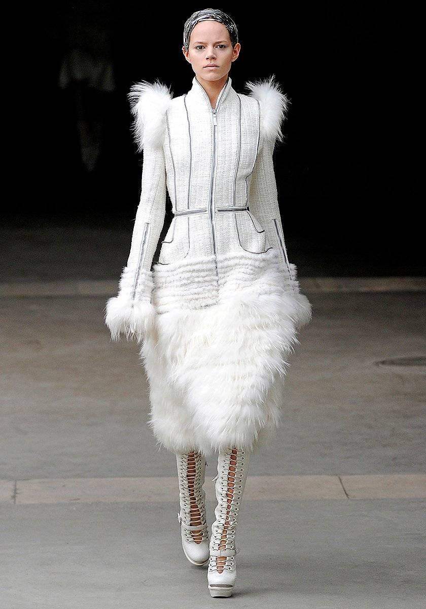 Alexander McQueen Fall 2011 Paris Collection White Mink Fur Coat 44 uk 12
“I was thinking about an ice queen. Someone strong and noble and romantically powerful,” said Sarah Burton when interviewed for this Alexander McQueen show. 
Rare catwalk