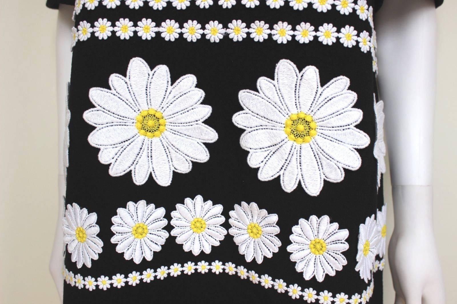DOLCE & GABBANA 2016 Daisy Shift Dress It 44 Uk 12 
Black embroidered daisy dress from Dolce & Gabbana featuring a round neck, short sleeves, a rear zip fastening, loose waist and a short length.
Wool blend
Lining Composition:
Silk 94%