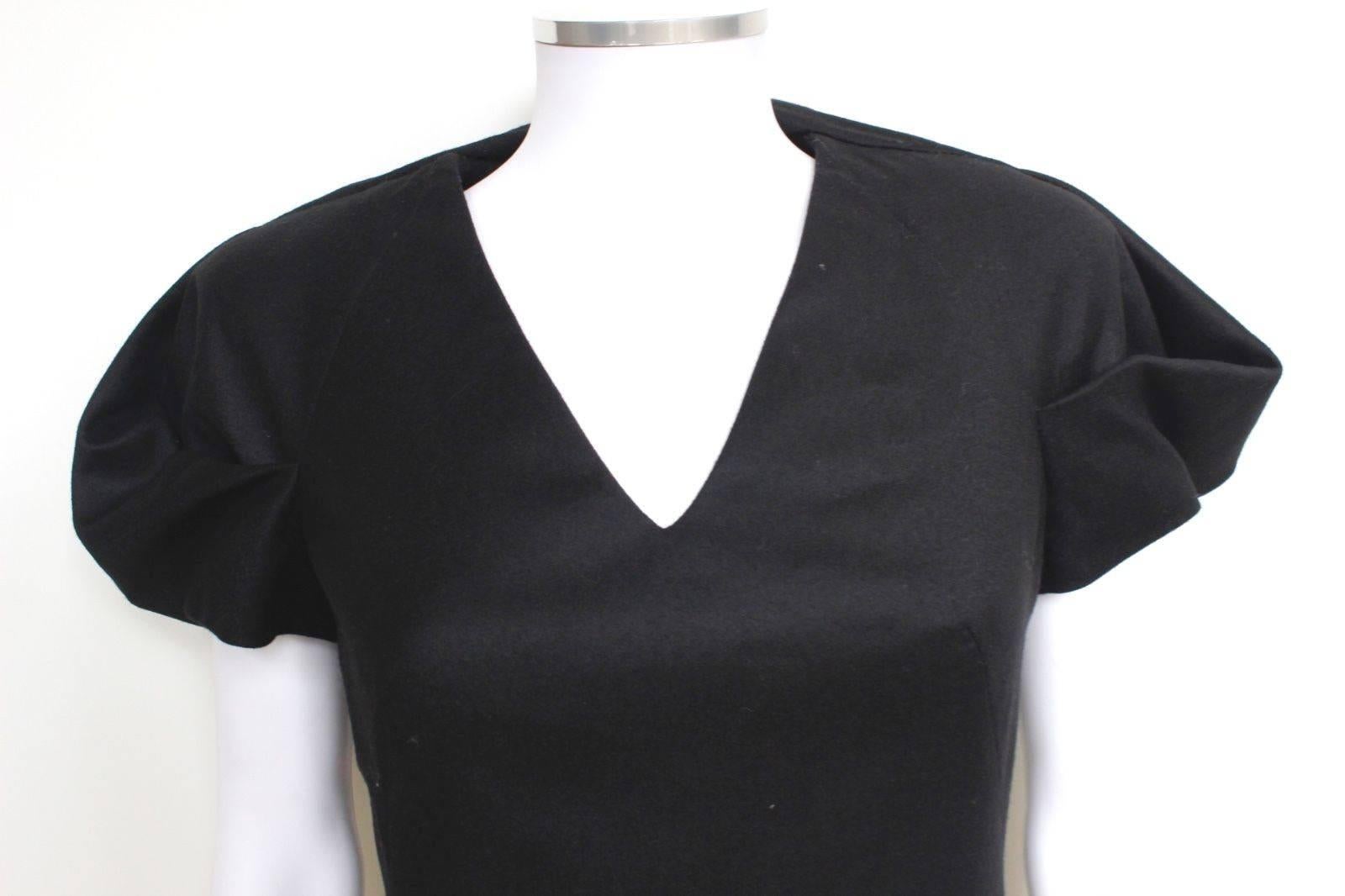 ALEXANDER MCQUEEN Black Wool-crepe Pleated Shoulder Dress It 44 uk 12   In Excellent Condition For Sale In London, GB