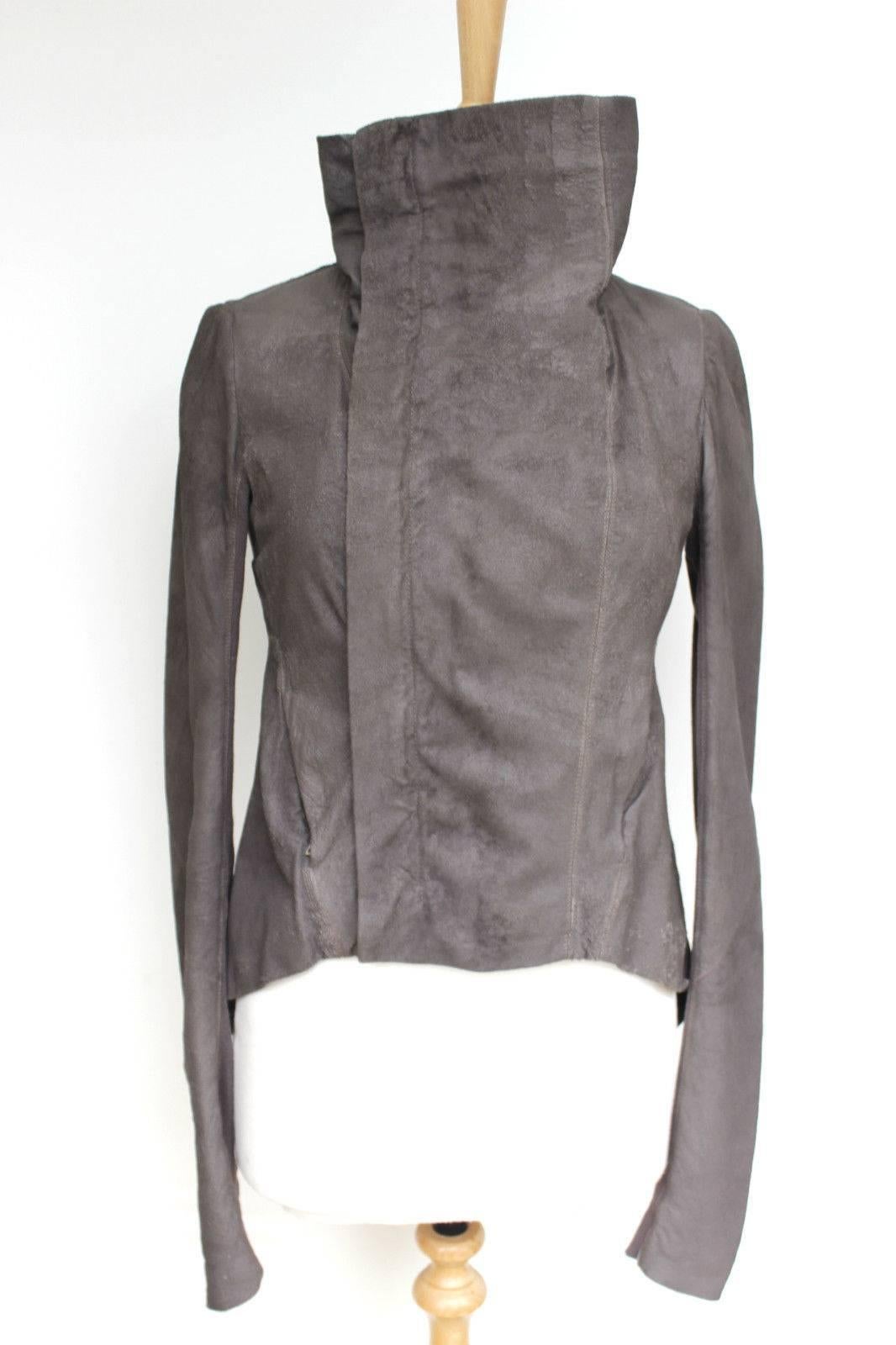 Rick Owens Celebrity Taupe brown blistered washed leather jacket UK 10

Crafted of distressed lambskin, this taupe peplum biker jacket adds Gothic elegance to all your looks. 
Tailored with fitted back panels that taper to a double tailed peplum at