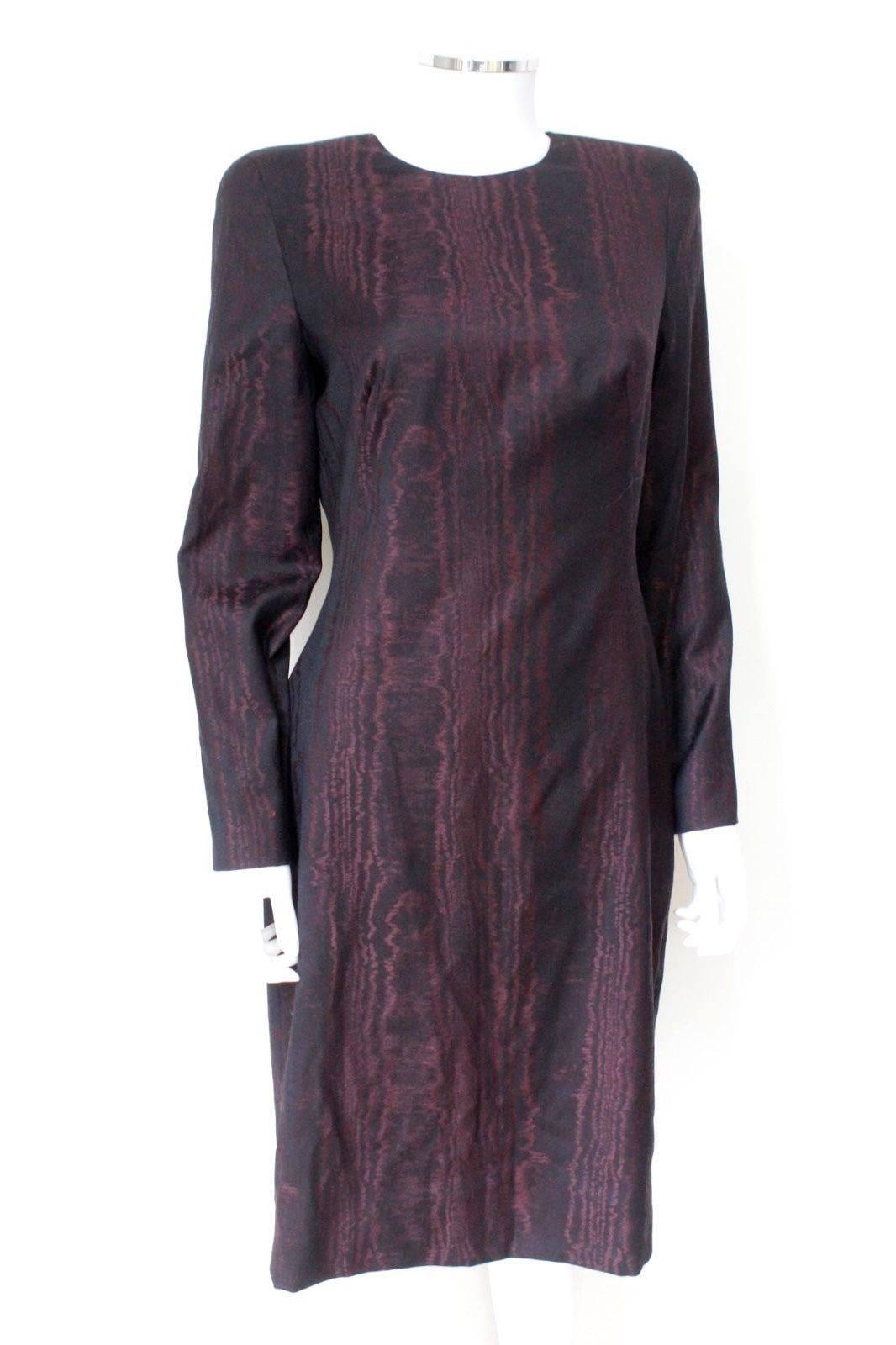  ALEXANDER MCQUEEN Burgundy Black Wool-Crepe Dress It 46 uk 12-14 
This amazing dress from Alexander McQueen featuring a wood like print 
Fully lined 
100% fine wool 
Length 40 inches, chest 19 inches across, waist 15.5 inches, hips 20 inches across