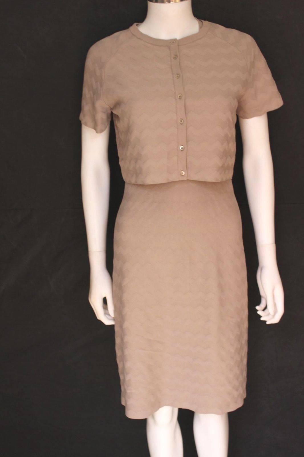 Alaia Dusky Beige Chevron Stretch Knit Dress with Matching Top  F42 uk 12
Gorgeous dress from Alaia featuring a matching short sleeve cardigan 
The colour is beige with a hint of pink 
Zip fastening
Length 38 inches, chest 16 inches across, waist 13