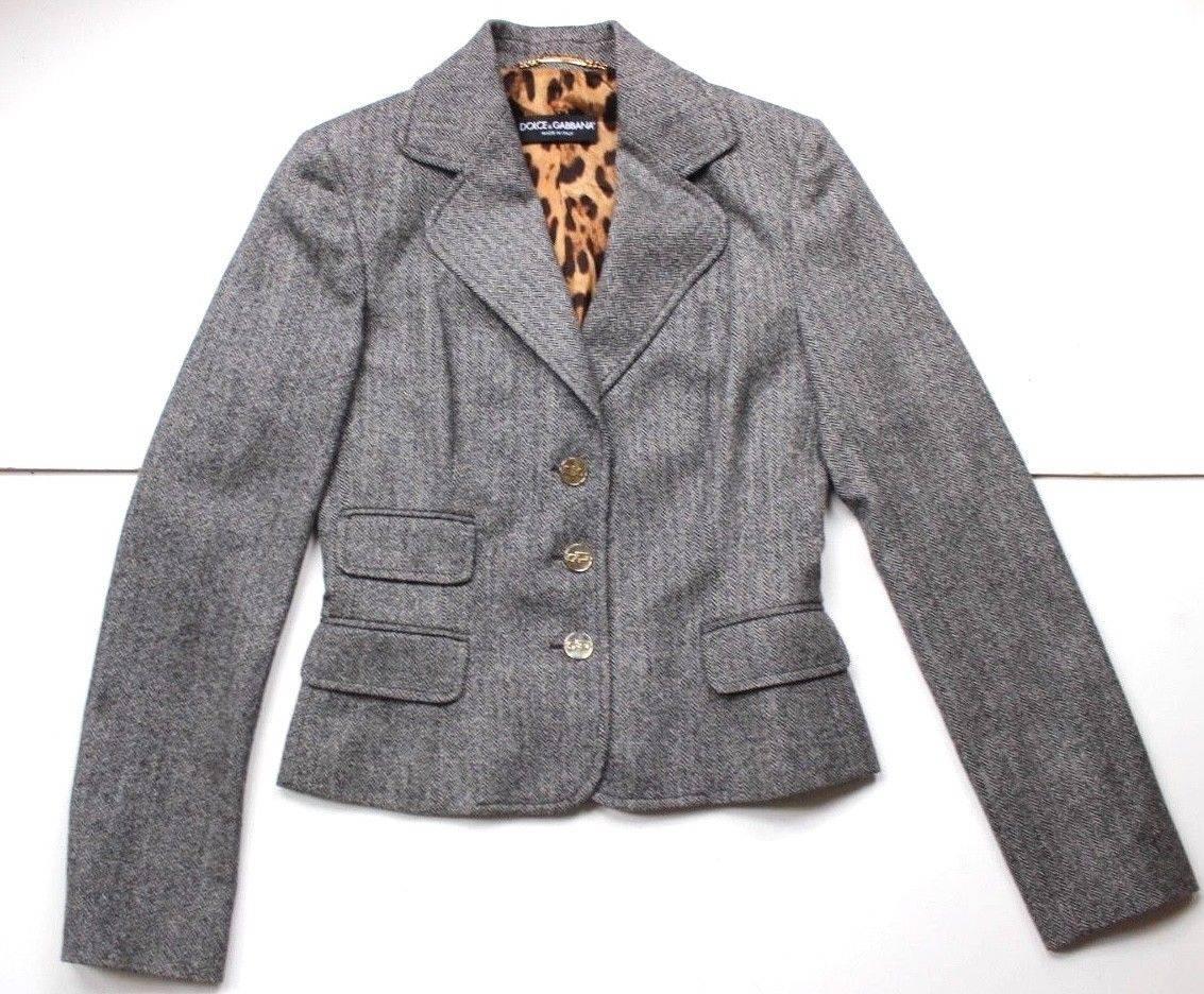 DOLCE & GABBANA Herringbone Tweed Grey Blazer Jacket It 42 Uk 10 
Herringbone tweed is right on trend this season
This is a flattering fitted cut with gold logo buttons to the front 
Lined in Dolce's famous leopard print lining 
92% Wool, 8%