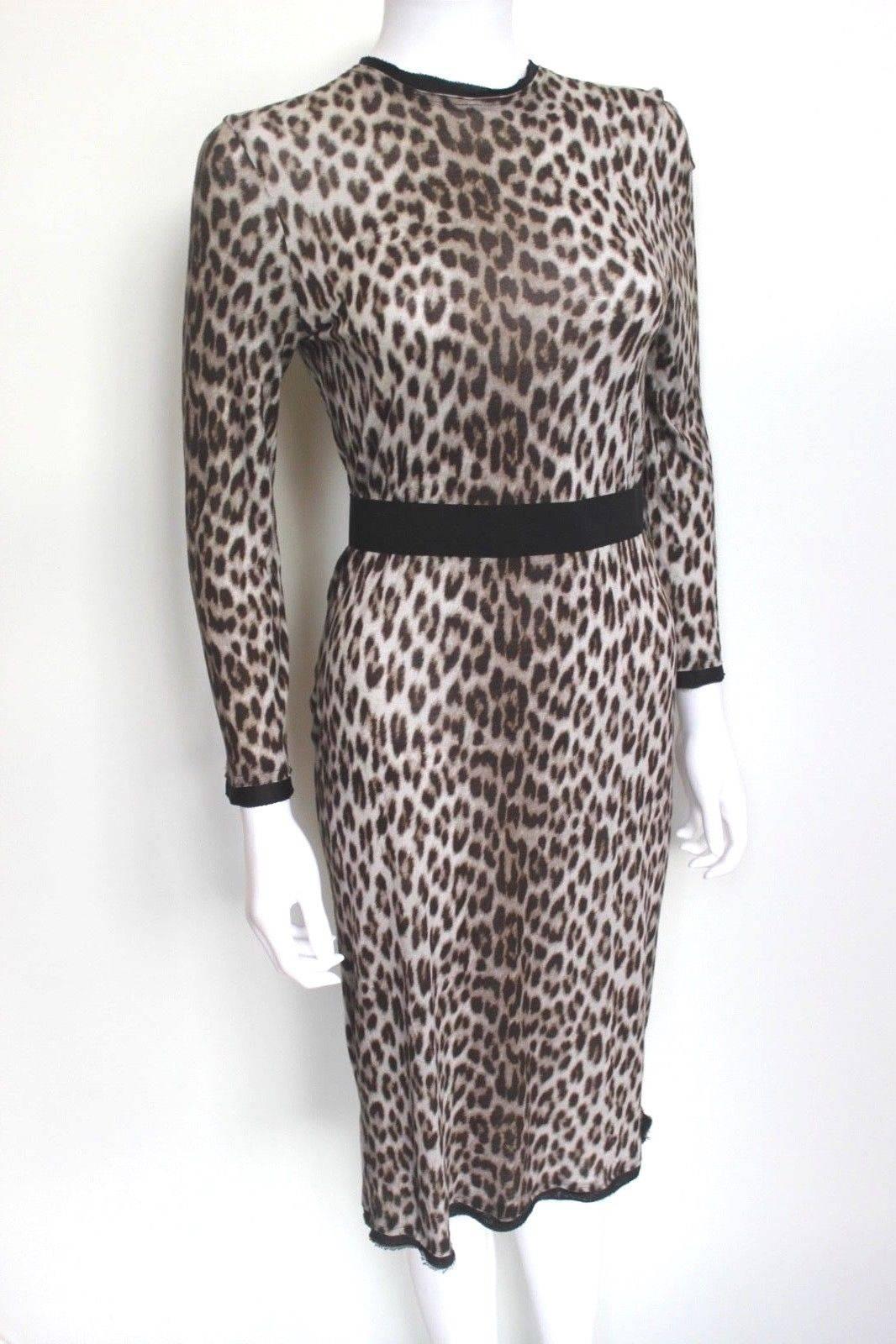 Lanvin Leopard T shirt Cotton Dress S
This beautiful dress from Lanvin in leopard print with elasticated waist 
Thin cotton fabric 
Black grosgrain elastic to the waist 
Exposed zip fatening to the back 
Length 40 inches, chest 17 inches, hips 18