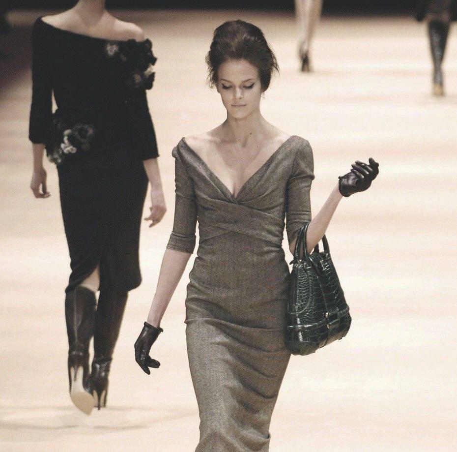 Alexander McQueen Navy A/W 2005 Runway Collection Dress It 40 uk 8 
Stunning dress by the great Alexander McQueen himself. 
This is a very rare opportunity to own a piece of fashion history. 
Navy rich wool and silk blend, cross over front to the