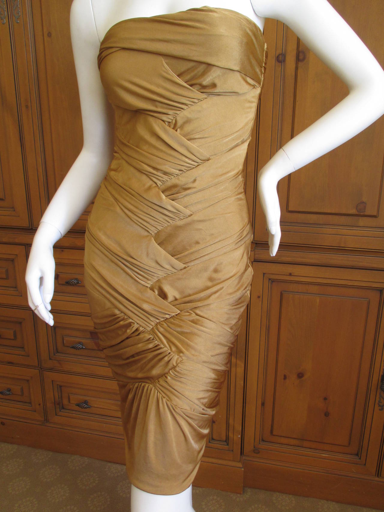 Gucci by Tom Ford Gold Pleated Strapless Dress 
This is so much prettier than the photos show
This is a fine viscose jersey, with a lot of stretch

Sz 40
Bust 35