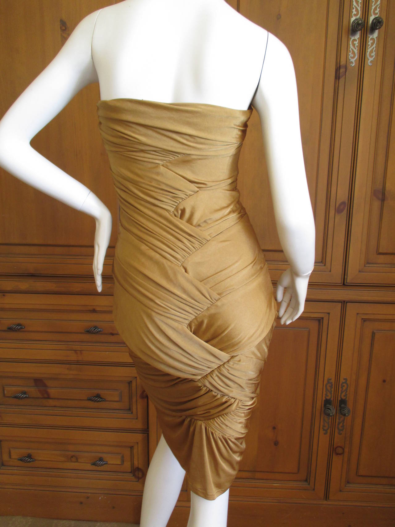 Gucci by Tom Ford Gold Pleated Strapless Dress In Good Condition In Cloverdale, CA
