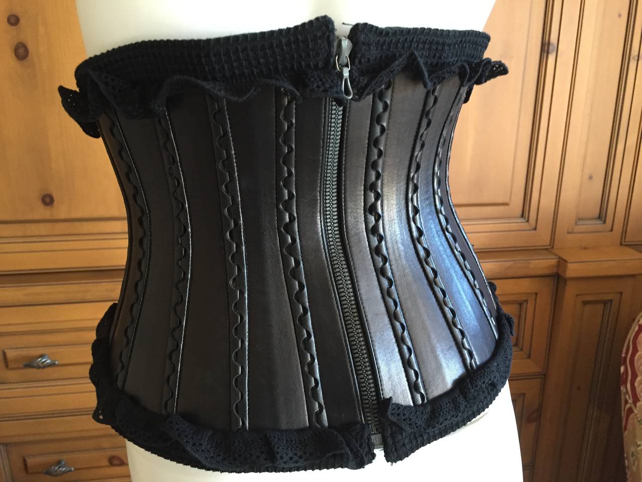 ALAIA wide black leather Corset Belt with Ruffle Edge In Excellent Condition In Cloverdale, CA
