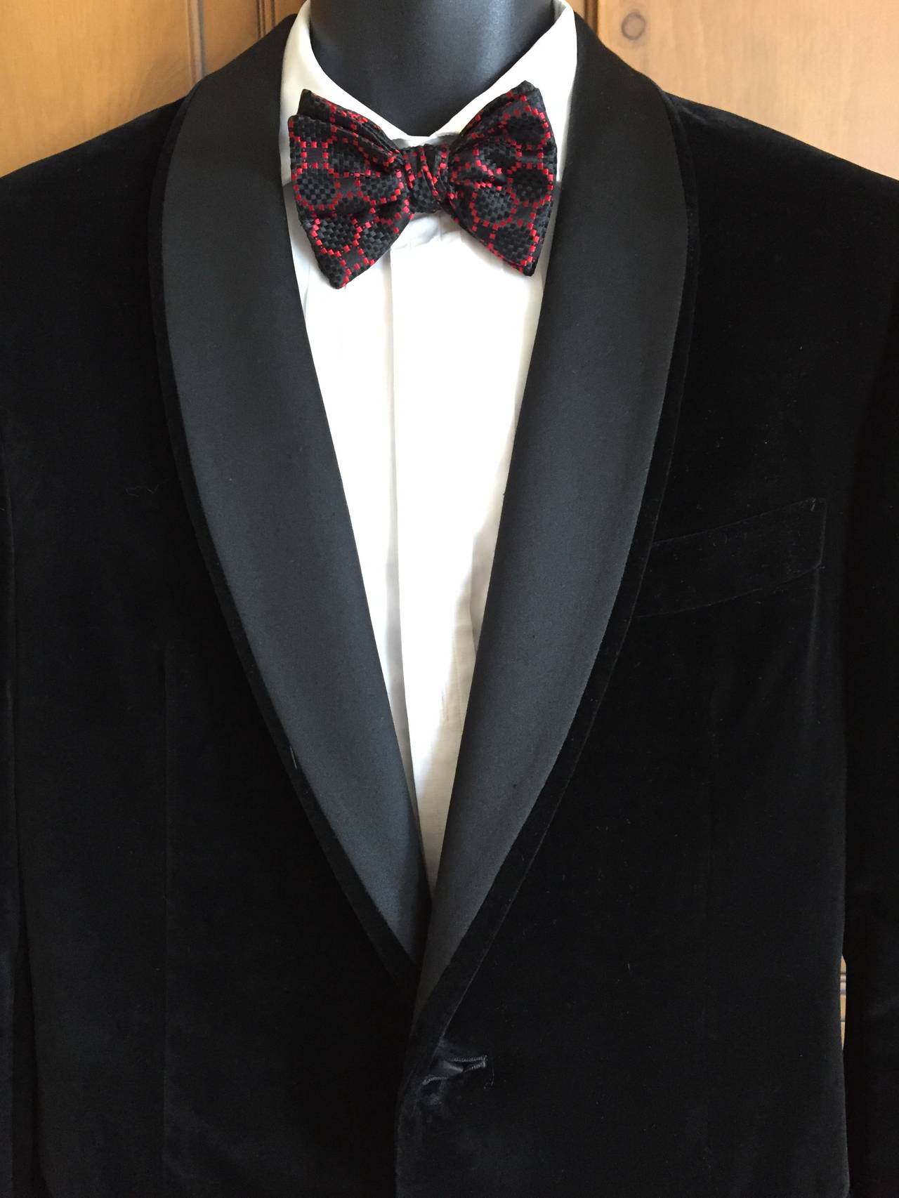 Tom Ford for Gucci Velvet Smoking Jacket with Satin Shawl Collar Lapels.
Lined in Gucci GG monogram Bemberg satin, this is a classic.