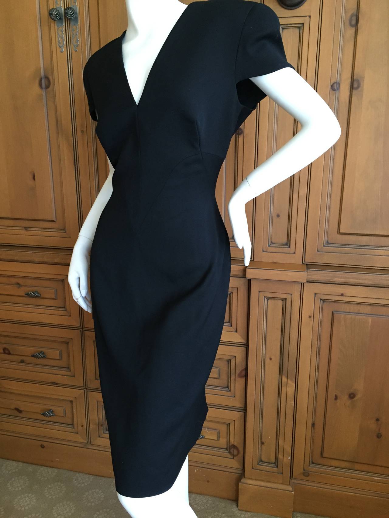 Beautiful little black dress from Alexander McQueen.
Wool lined in silk blend.
Size 46
New with Tags