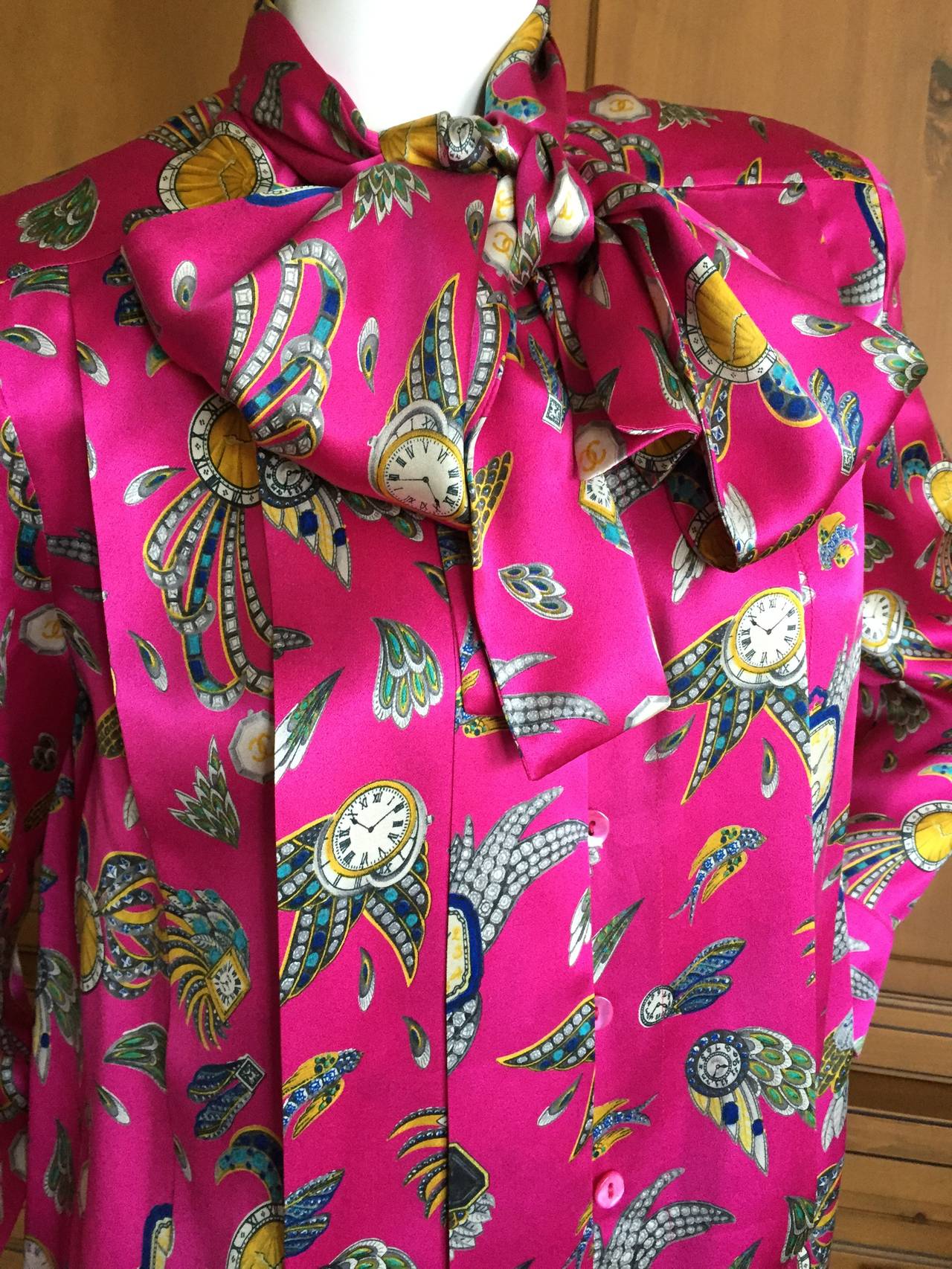 Chanel Vintage Silk Winged Jewel Blouse w Pussycat Bow In Excellent Condition In Cloverdale, CA