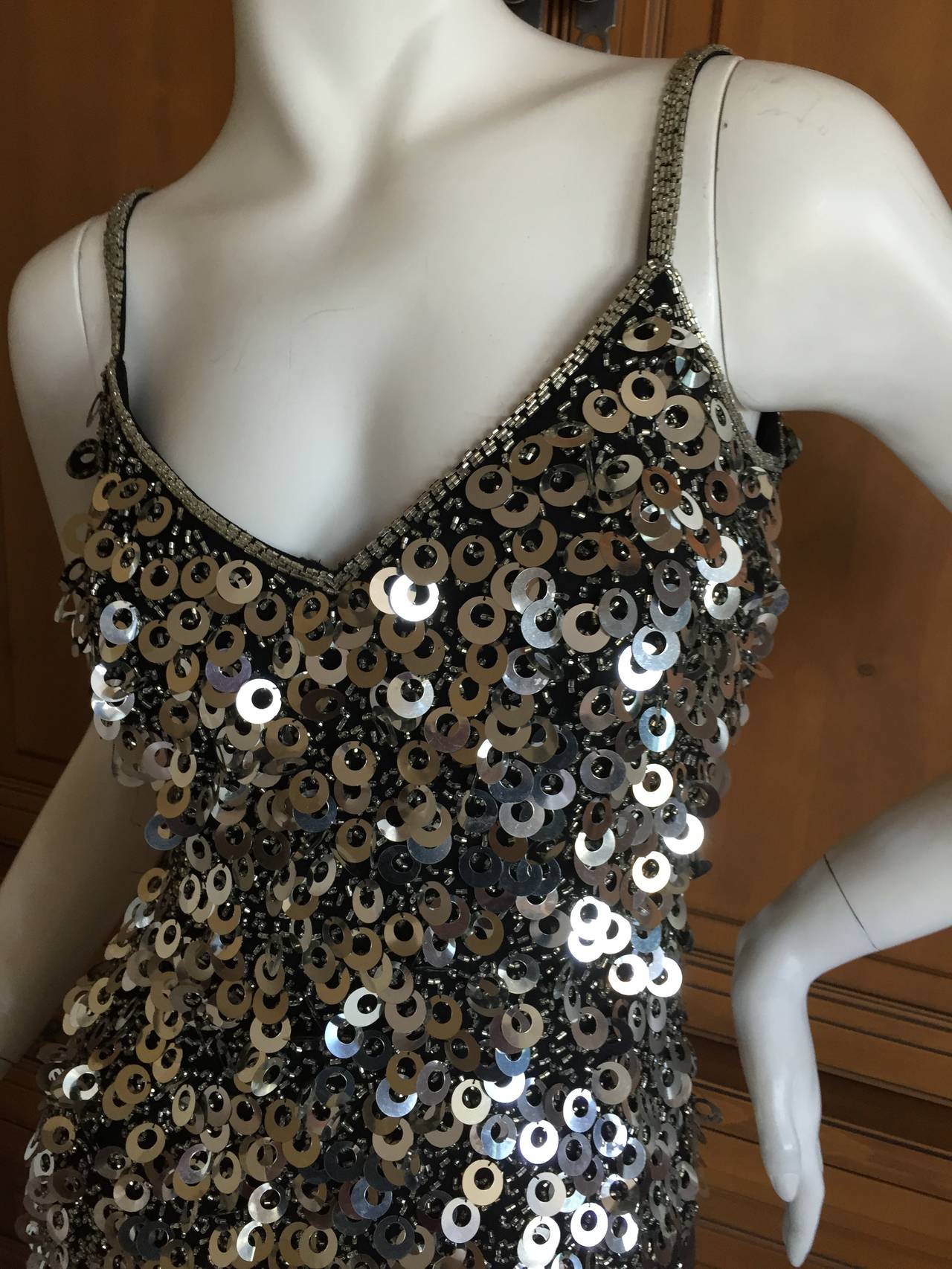 Oleg Cassini Rocking 1970's Disco Era Silver Dress 
This is one amazing dress. 
There is no size tag, it is appx sz 6

Silver beads and quarter size paillettes shimmer and shine with movement

BUST:	38 in. 
WAIST:	26 in. 
HIP:	40 in.
