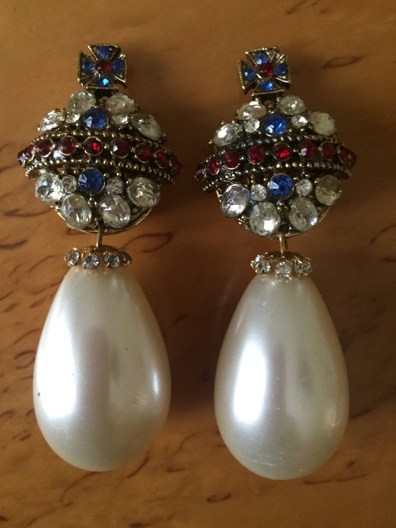 Wonderful royal orb earrings from my Royal Crest collection 1984
Faux ruby saphire and crystal
earring measures 1