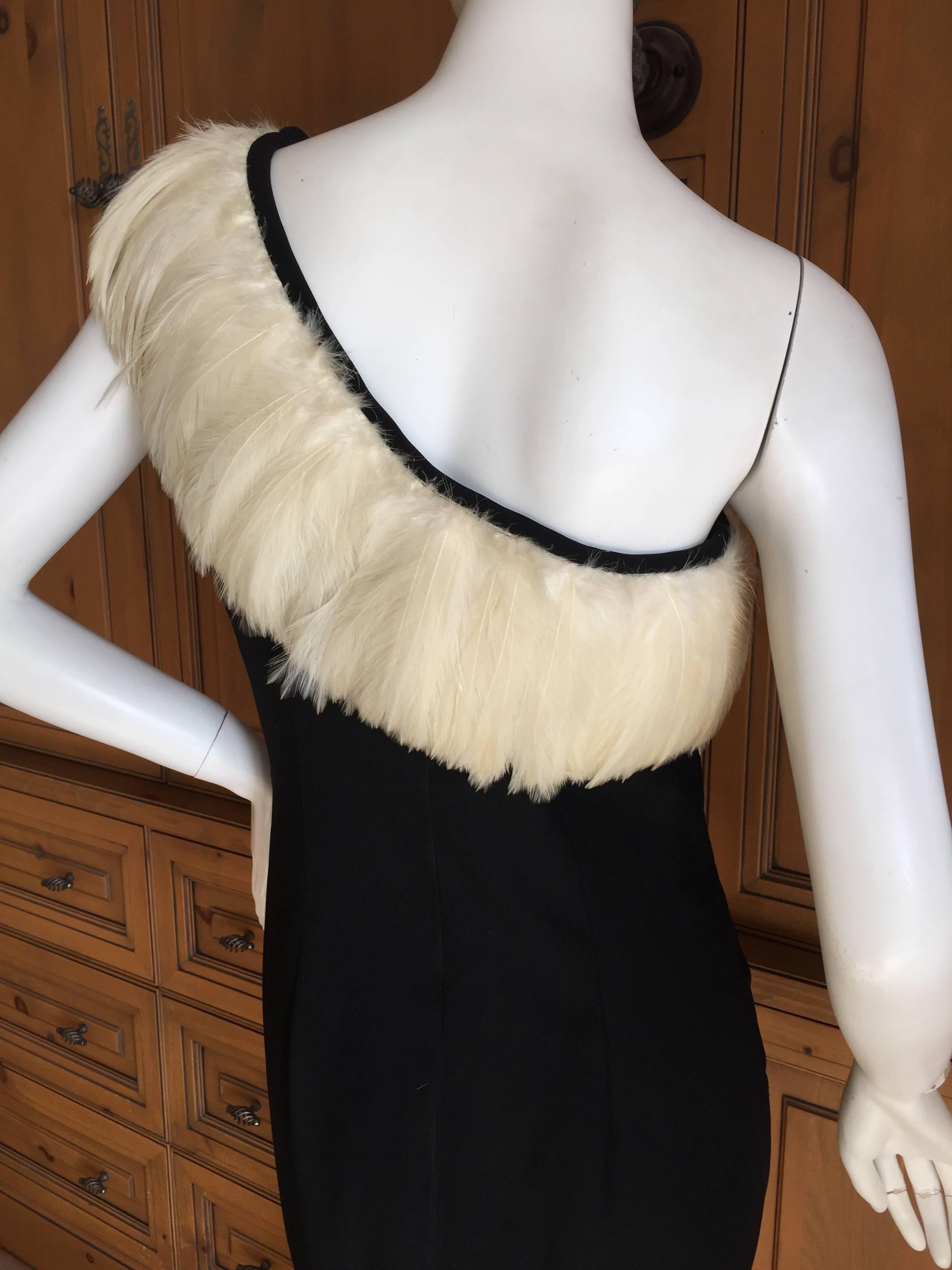 Bill Blass Vintage 1970's Feather Trim Cocktail Dress.
So unusual, really pretty on.
Bust 36'
Waist 29