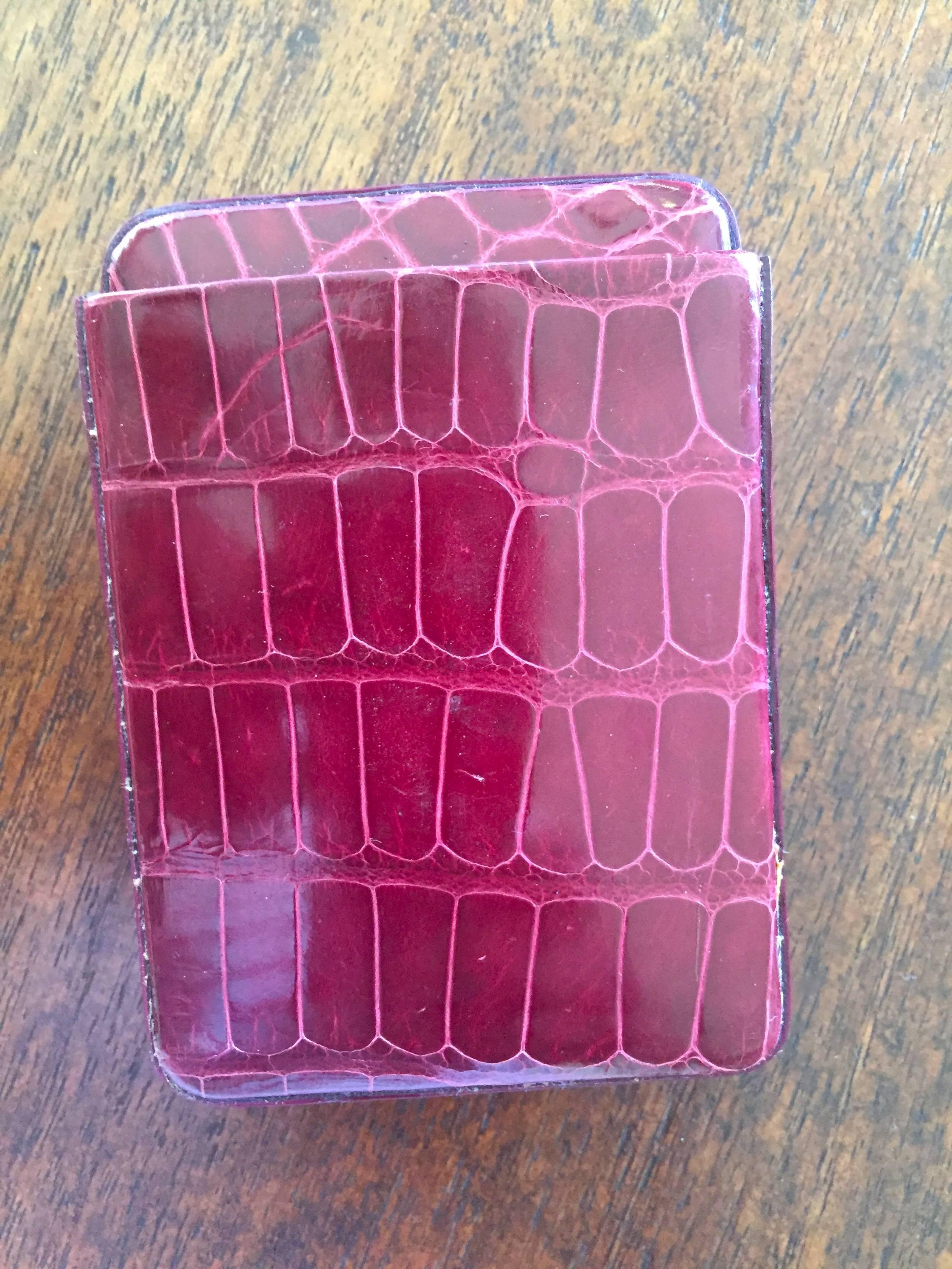 Beautiful deep red genuine alligator cigarette case from Tom Ford era Gucci.
Holds 6 cigarettes, not a box.
In Excellent condition
