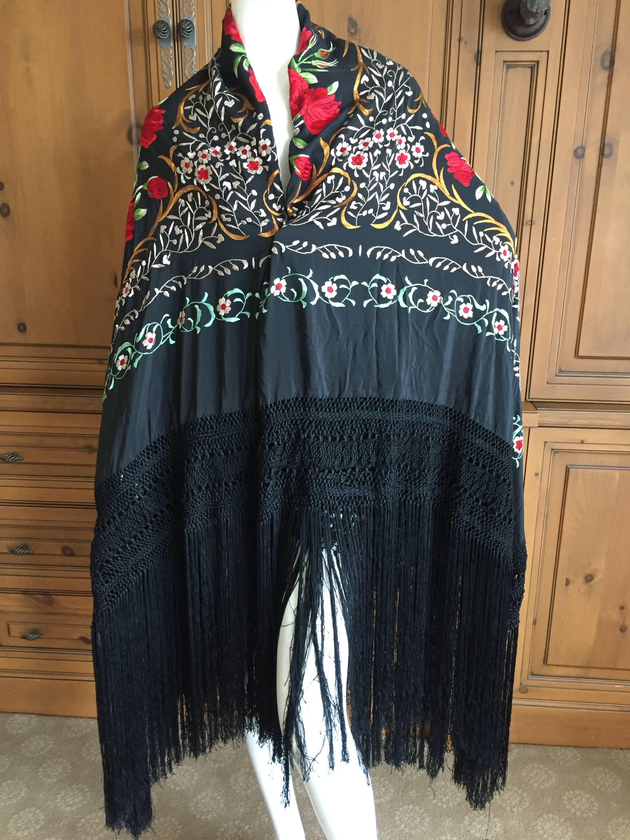 Exquisite Embroidered Roses Antique Canton Fringe Piano Shawl In Good Condition For Sale In Cloverdale, CA