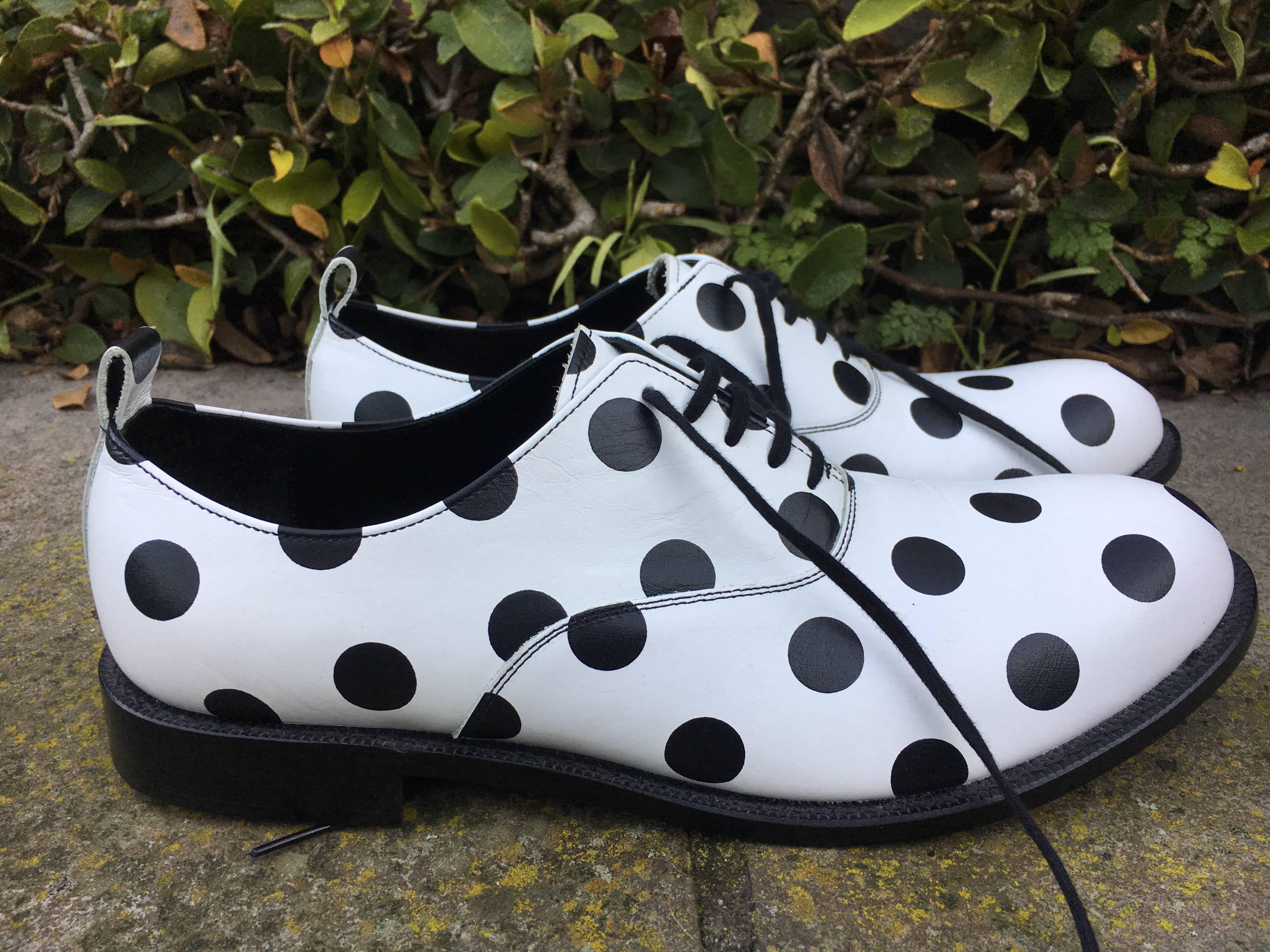 Wonderful white lace up brogues with black polka dots from Comme des Garcons Spring 2016.
Marked size 27 Japanese , these fit US size 9 1/2-10
New with out box