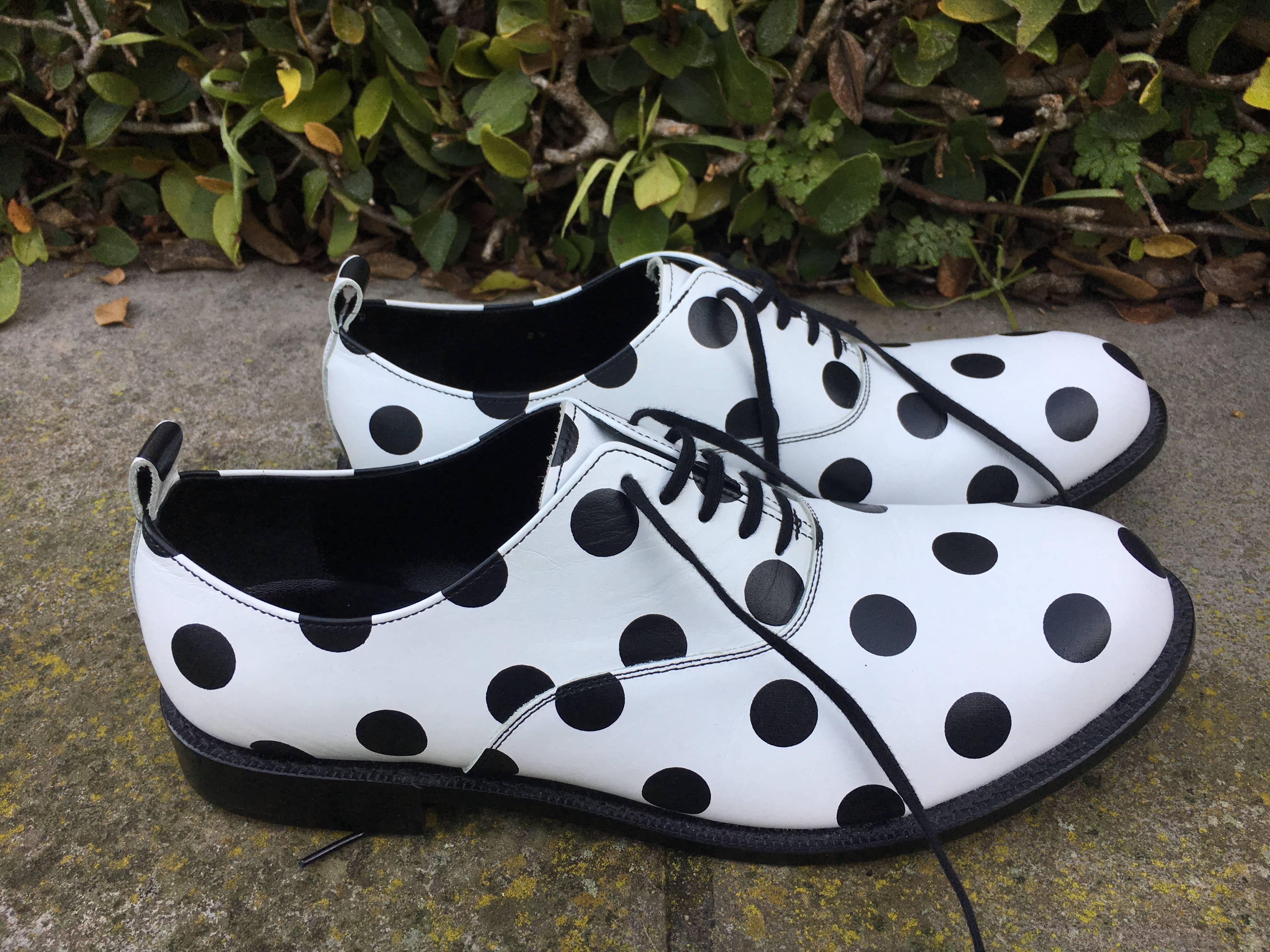 Comme des Garcons Mens Polka Dot Shoes New Size 9.5 US In New Condition For Sale In Cloverdale, CA